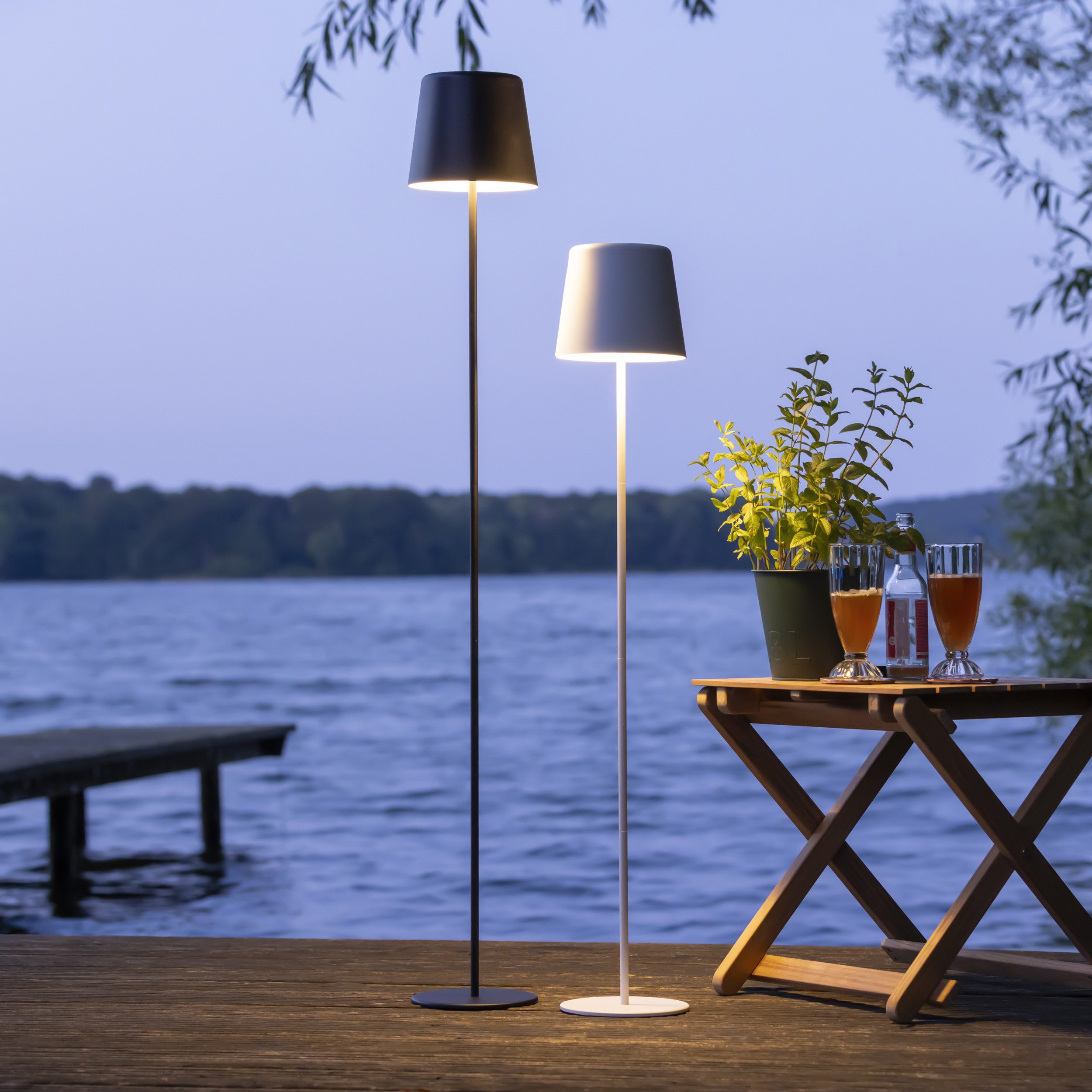 Lightbox Stehlampe, LED fest integriert, Warmweiß, Portable LED Außen Stehlampe, 129cm, 350 lm, Touchdimmer, USB, schwarz