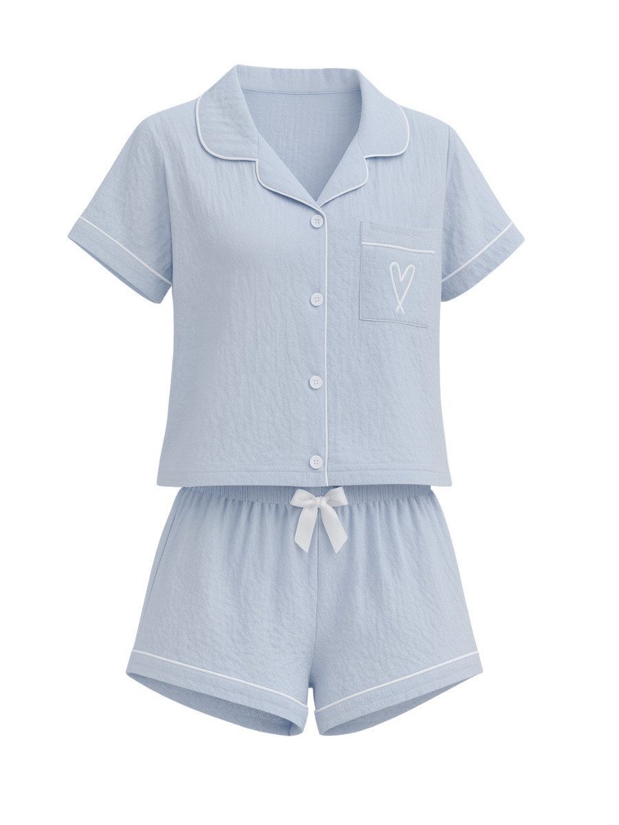 Elegant Love Shorty Damen Schlafanzug Set – leichte Sommer Nachtwäsche mit Herz-Stickerei (Set, 2 tlg., kurzarm Oberteil mit Knopfleiste & Shorts) Pyjama Set – luftige Homewear & Loungewear für ruhige warme Nächte