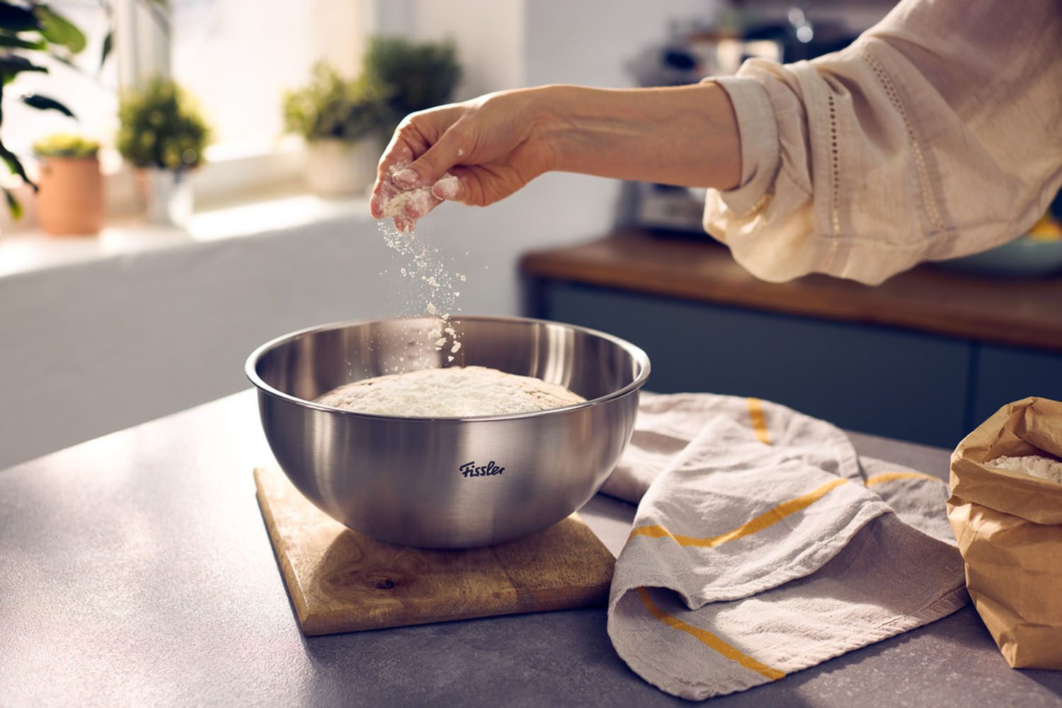 Fissler Schüssel Fissler Essential® Edelstahl-Schüssel, Edelstahl 18/10, mit integrierter Mess-Skala, stapelbar für platzsparende Aufbewahrung – Bild 5 von 5