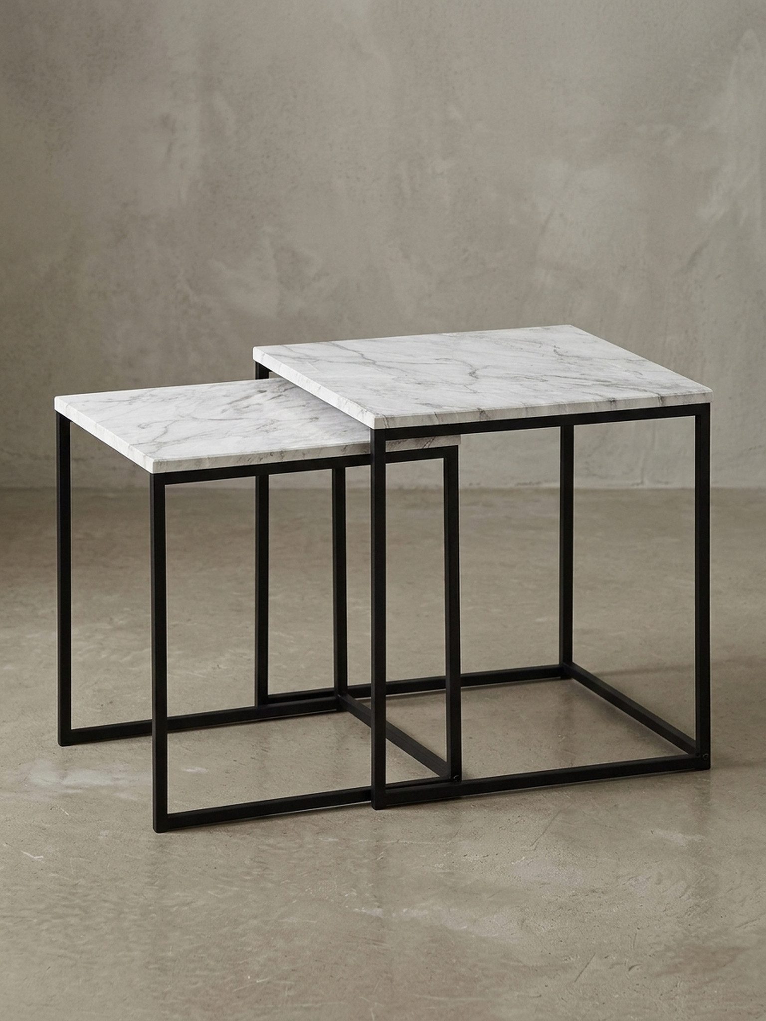 KADIMA DESIGN Satztisch Design Beistelltisch 2er Set Marmor Optik Weiß, Couchtisch 2 teilig, Tischgestell Schwarz, Kleine Wohnzimmertische, Moderne Satztische