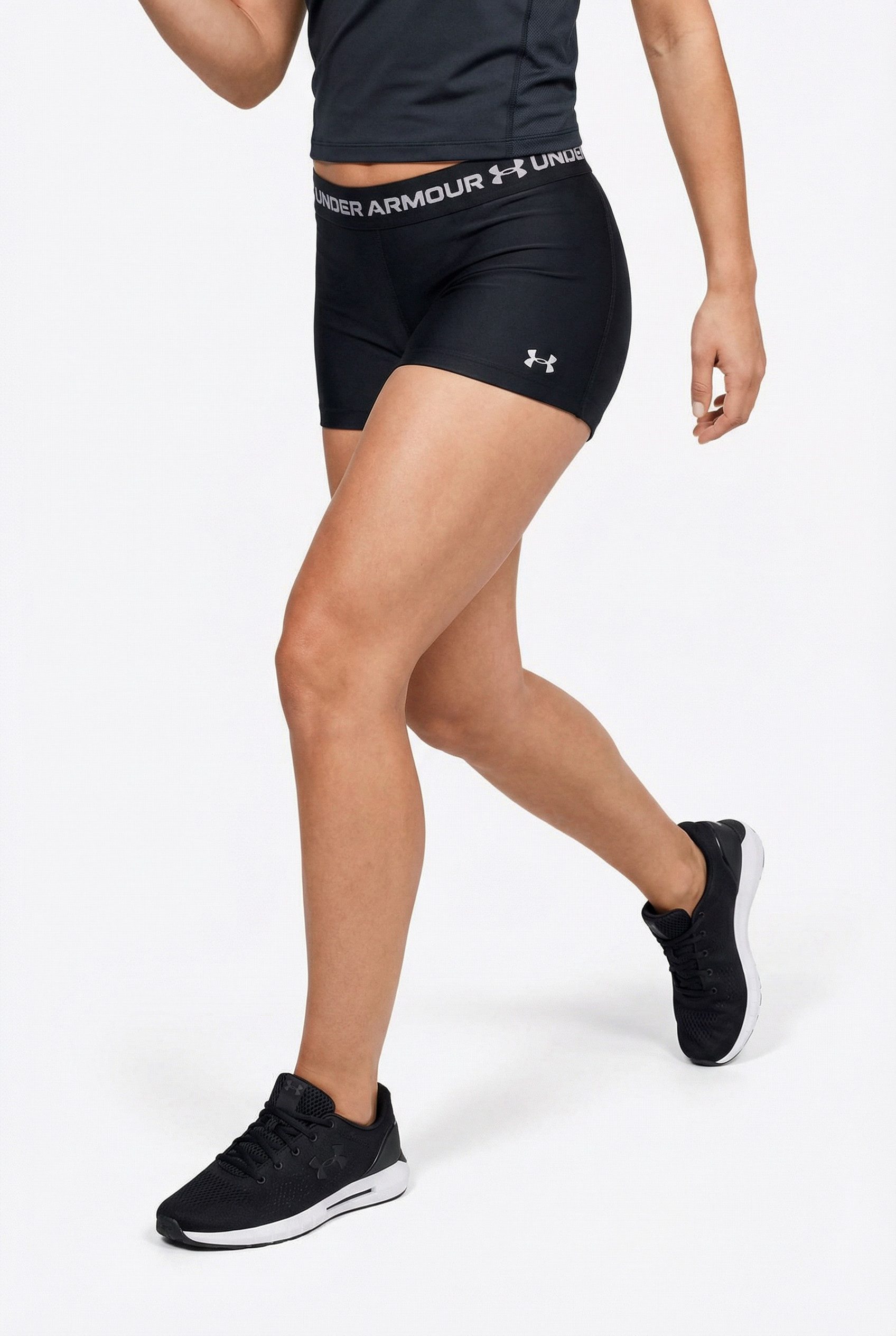 Under Armour® Trainingsshorts HEATGEAR SHORTY mit Elasthan-Anteil, aus Polyester und Elasthan, leichtes Material