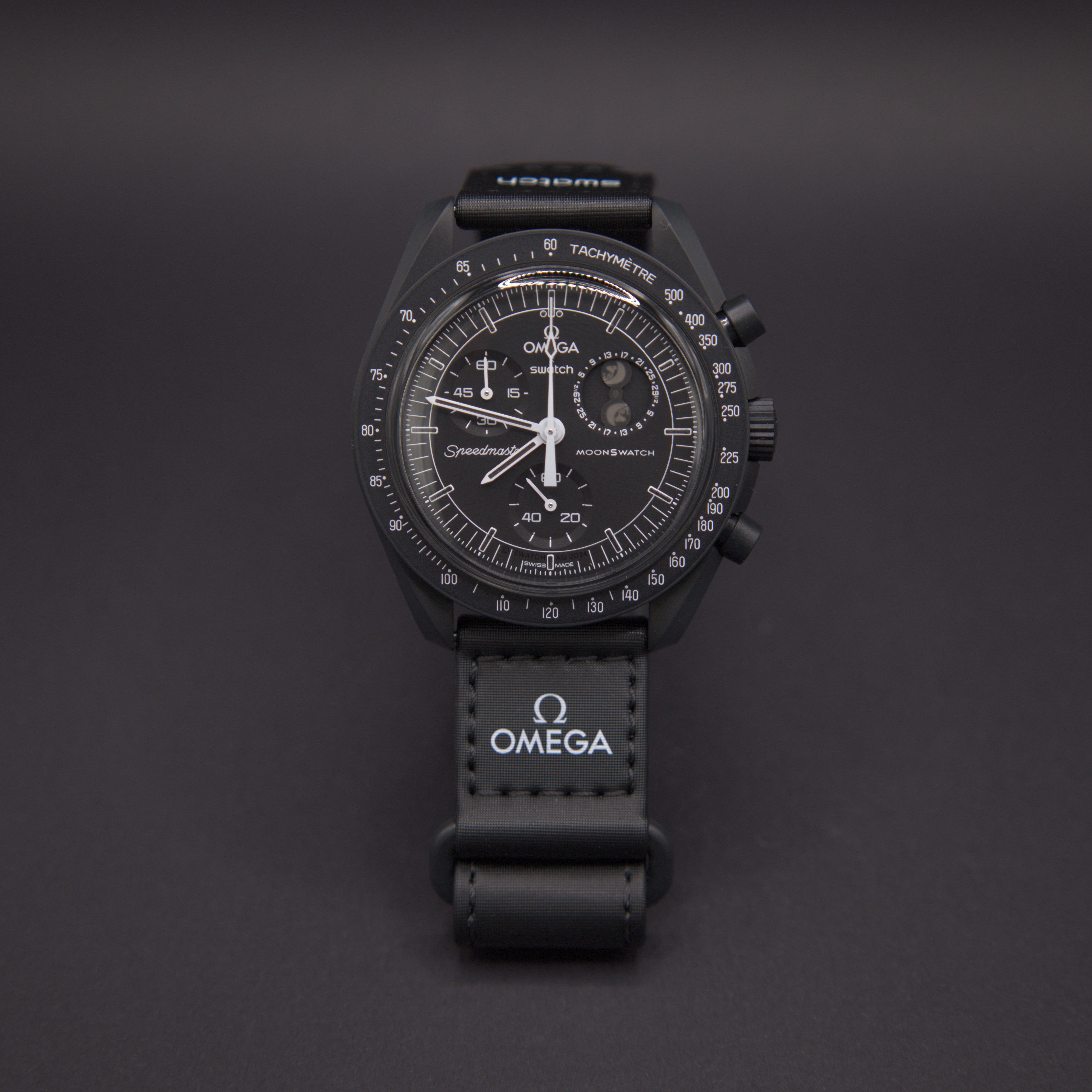 Chronograph Swatch x Omega Moonswatch Mission to the Moonphase "Snoopy" New Moon