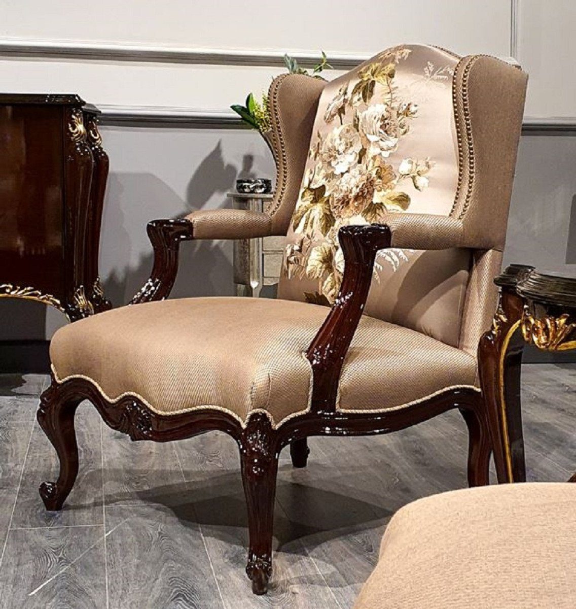 Casa Padrino Sessel Luxus Barock Ohrensessel Braun / Mehrfarbig /  Dunkelbraun   Prunkvoller Wohnzimmer Sessel mit elegantem Muster   Barock  Möbel