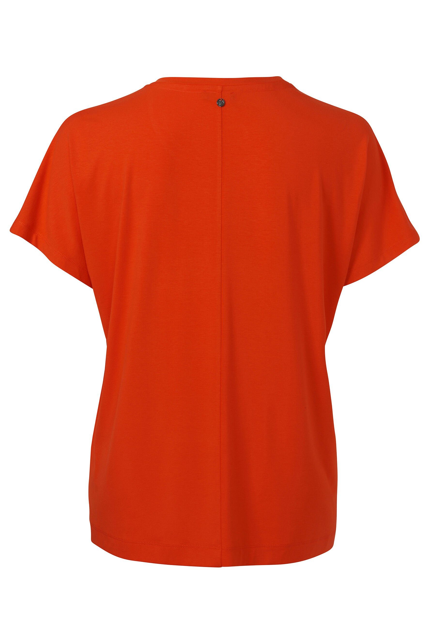 einer orange FRAPP Glitzersteinen dark Logo-Applikation Print-Shirt und