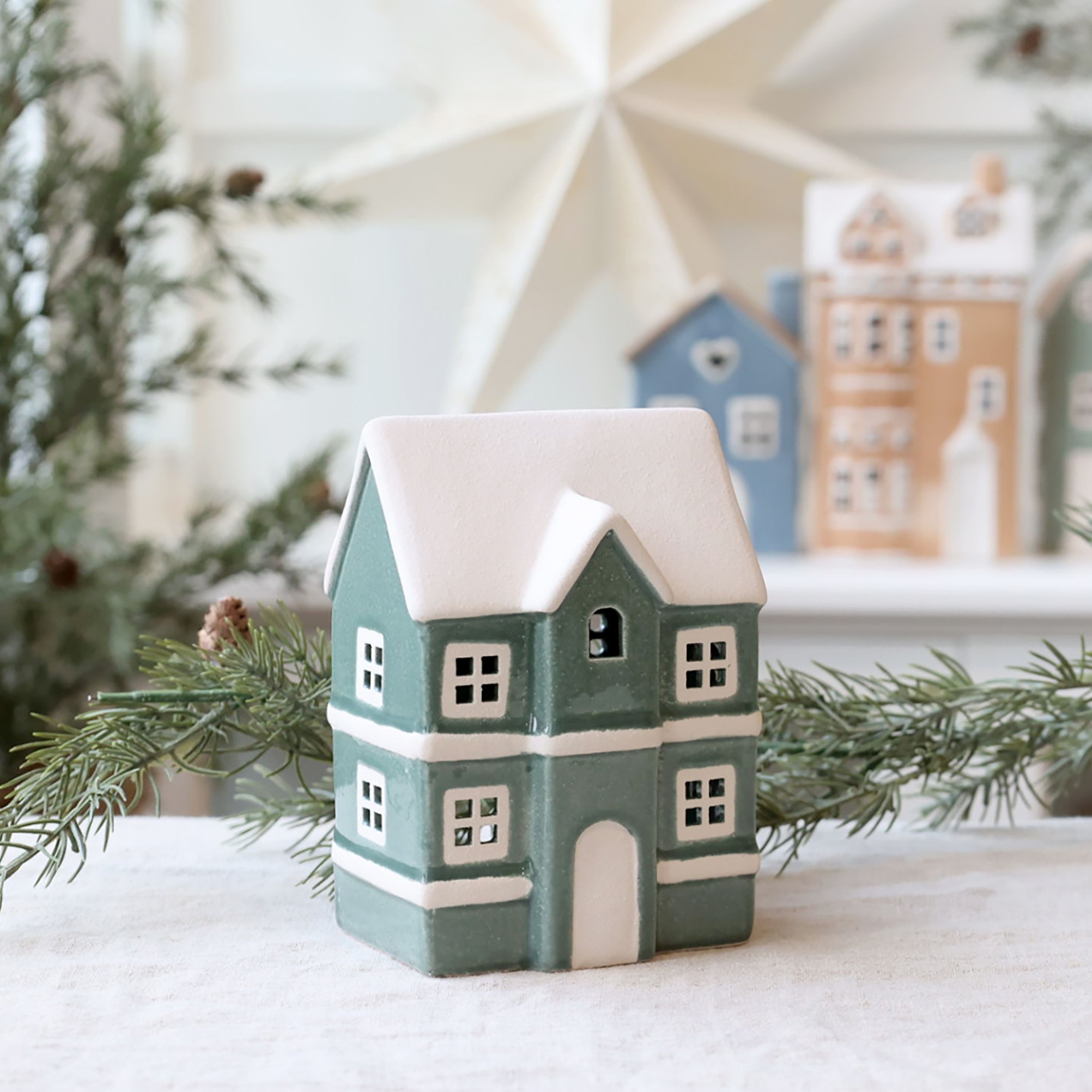 Chic Antique Weihnachtshaus Chic Antique - Lichterhaus Teelichthaus Windlicht H 14,5cm Grün