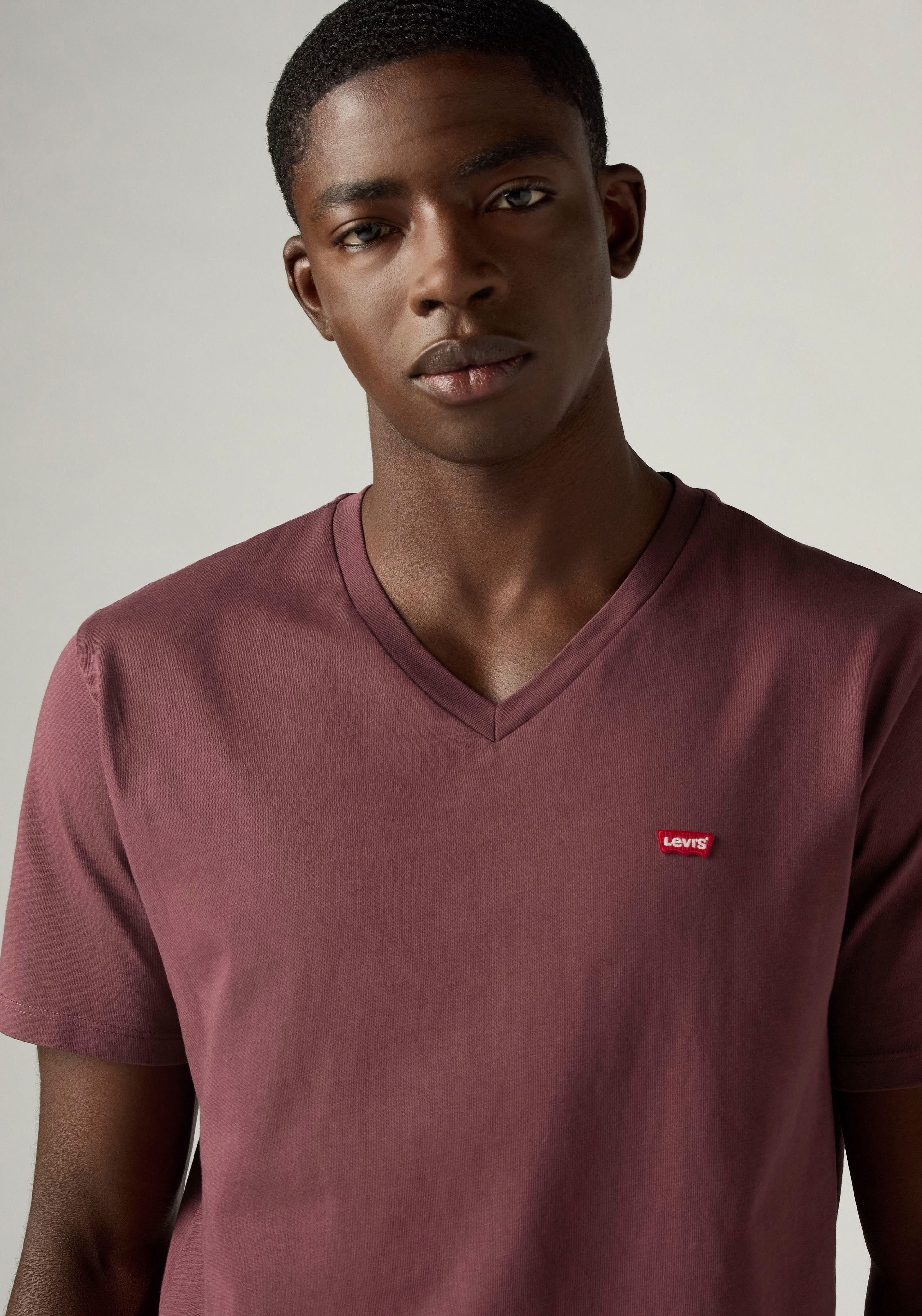 Levi's® V-Shirt LE ORIGINAL HM VNECK mit Logostickerei – Bild 4 von 5