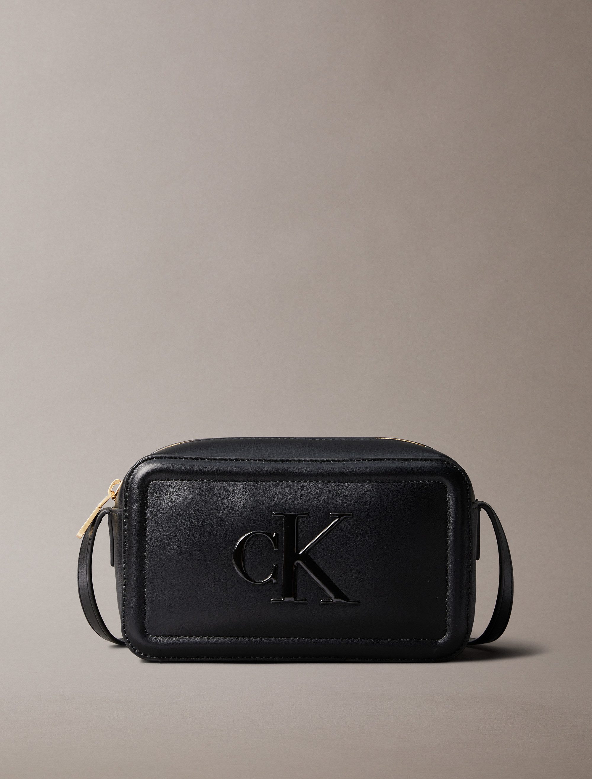 Calvin Klein Mini Bag BOLD CK CAMERA BAG, kleine Damen-Umhängetasche, Schultertasche, Kamerabag mit CK-Logo