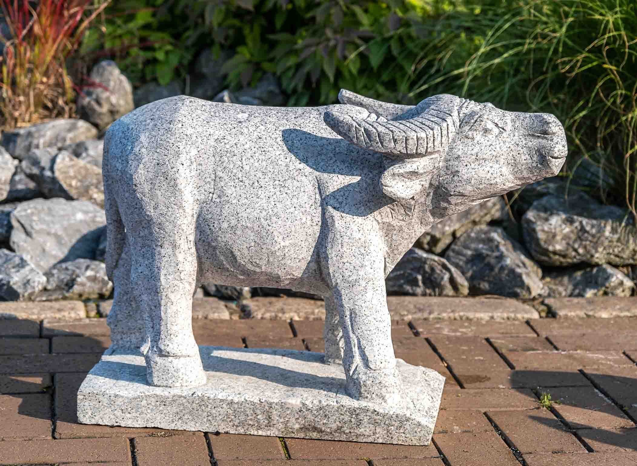 IDYL Gartenfigur IDYL Granit-Skulptur Büffel, Granit – ein Naturprodukt – sehr robust – witterungsbeständig gegen Frost, Regen und UV-Strahlung.