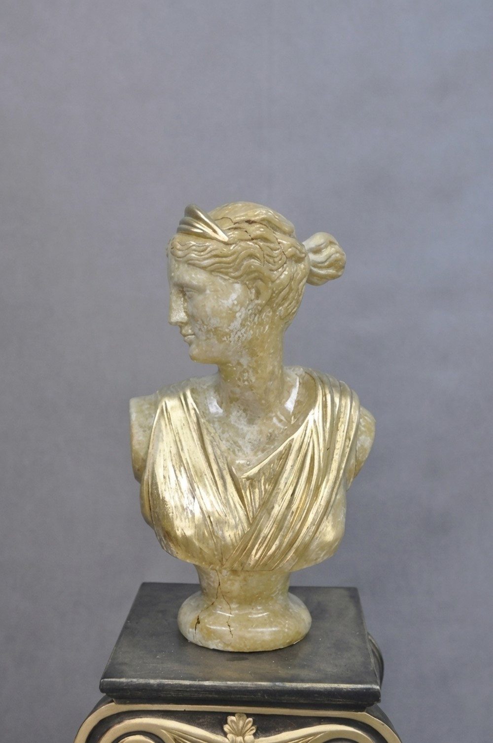 JVmoebel Skulptur Büste Helena aus Polyresin in antikem Design, Made in Europa