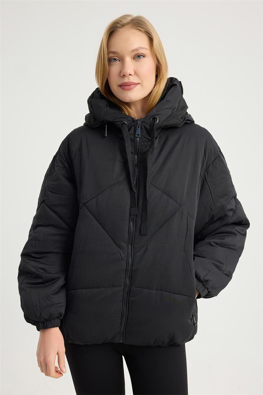 HomeStore Windbreaker Kapuzen-Steppjacke mit Aufdruck