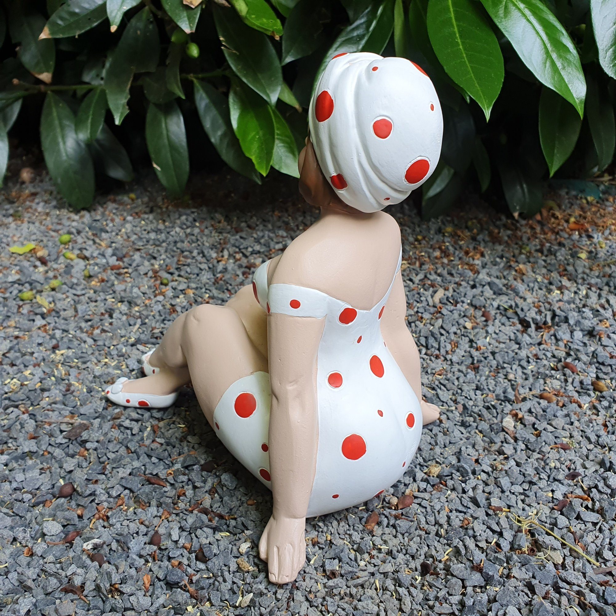 weiß Aspinaworld Badenixe Figur Sitzende Gartenfigur 21 cm Gartendeko