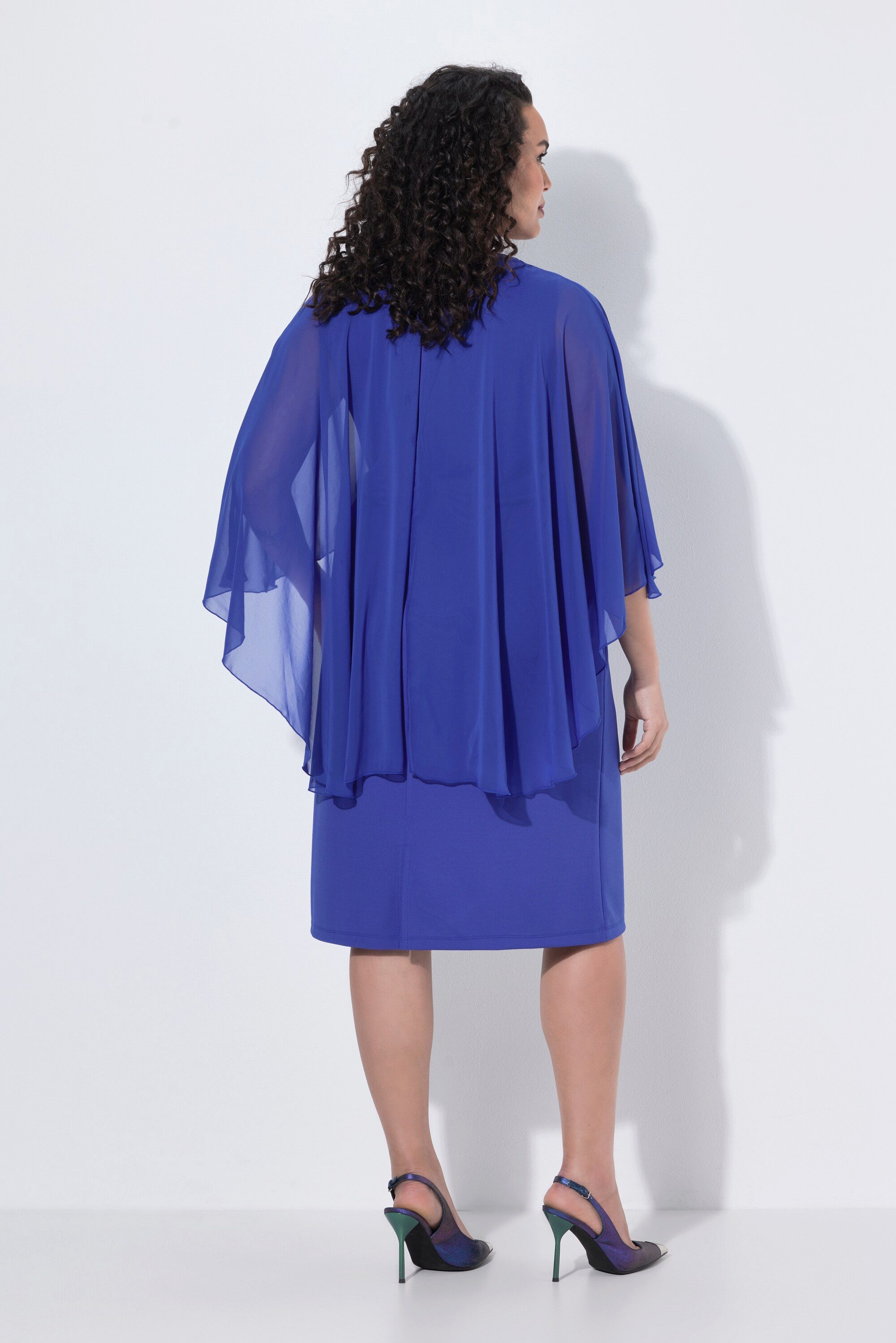 Ulla Popken Cocktailkleid Midikleid Chiffon-Überwurf V-Ausschnitt 3/4-Arm – Bild 3 von 4