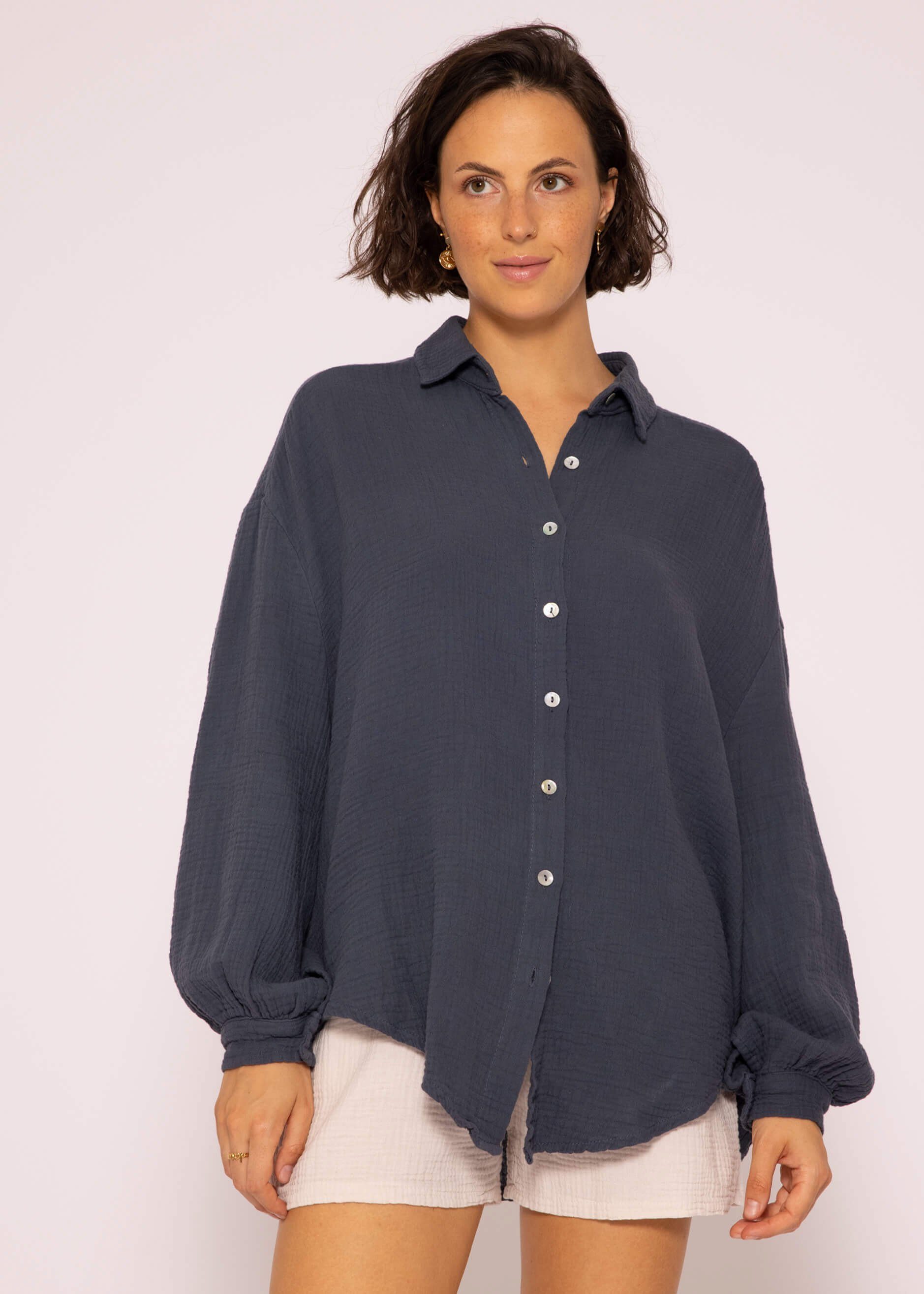 SASSYCLASSY Longbluse Oversize Musselin Bluse Damen Langarm Hemdbluse lang aus Baumwolle mit V-Ausschnitt, One Size (Gr. 36-48) Dunkelgrau