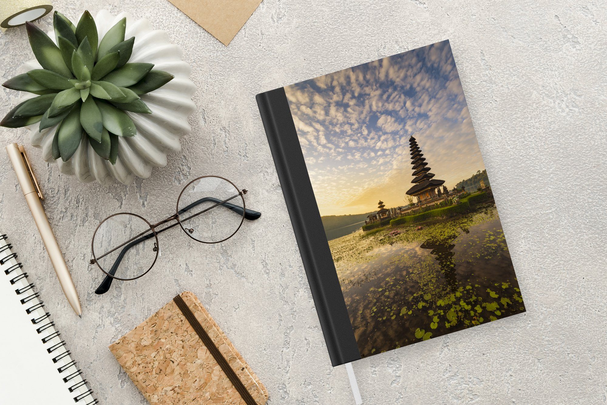 Seiten, Pura Haushaltsbuch Ulun auf Notizbuch Merkzettel, Schafswolken über Danu 98 Tagebuch, Bratan-Tempel Journal, dem Notizheft, Bali, A5, MuchoWow