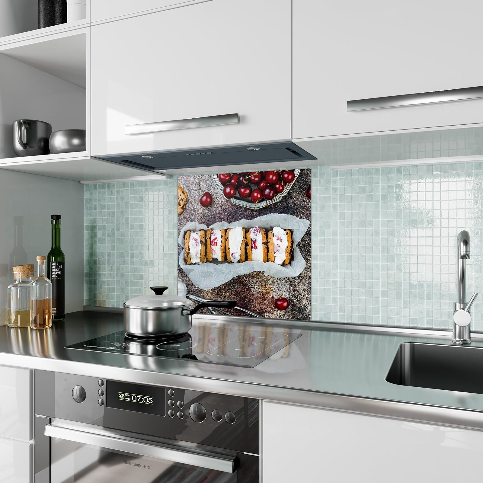 Primedeco Küchenrückwand Küchenrückwand Spritzschutz Motiv mit Kirscheis Biscuits Glas mit