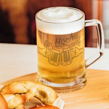 GRAVURZEILE Bierkrug Montana Bierkrug mit Gravur "Ein Hoch auf", Glas, Bierseidel als Geschenk für Bierkenner zum Oktoberfest oder Geburtstag