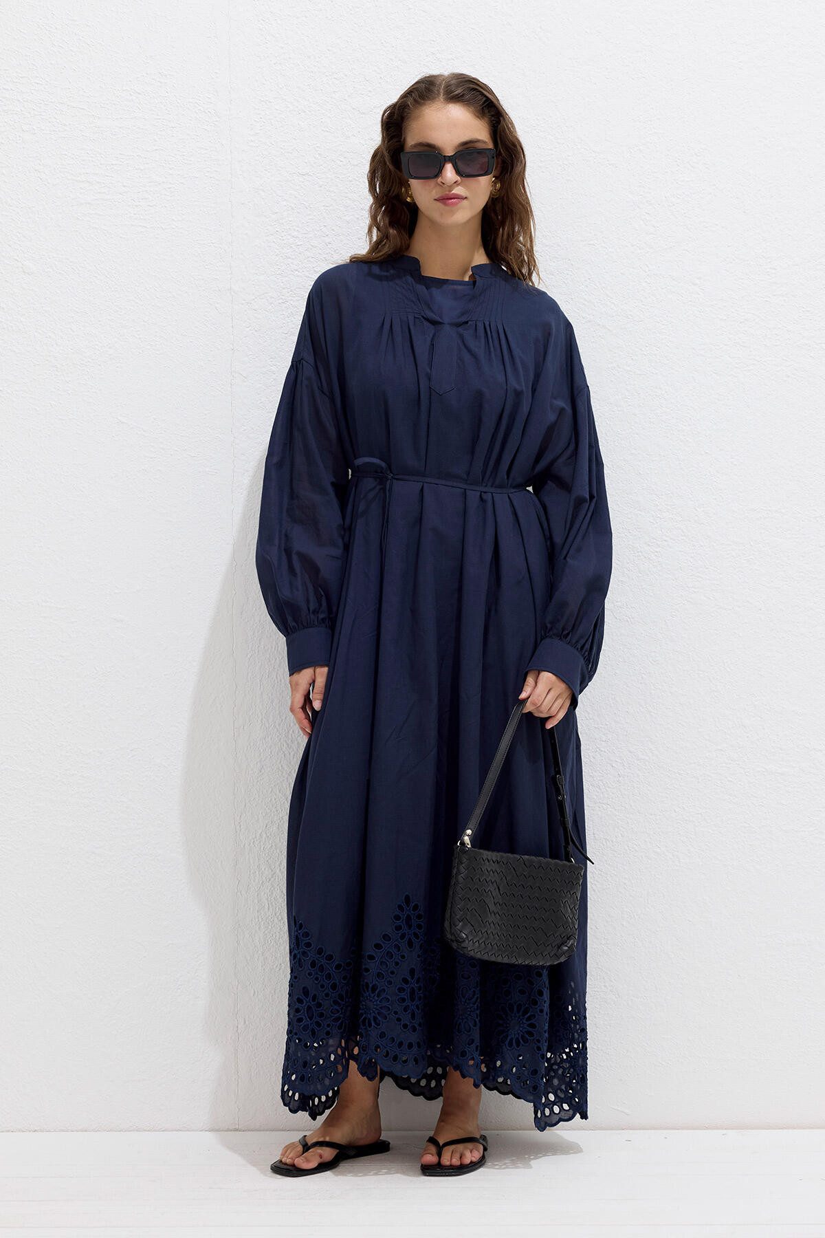 MANUKA Midikleid Besticktes Kleid Schwarz