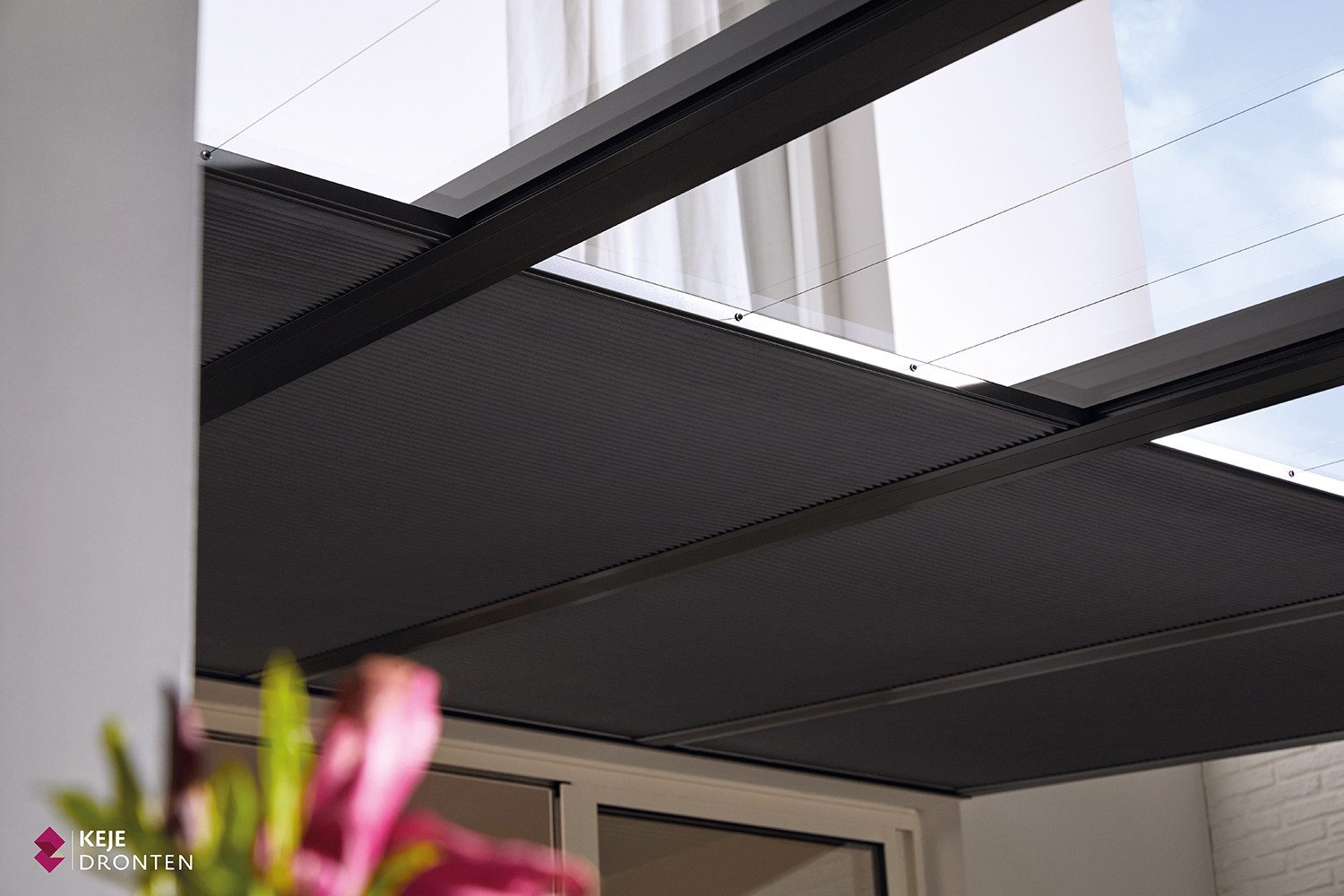 terrassana Dachfensterplissee Splendid Unterglasplissee für Terrassenüberdachungen, Führungsschienen, Magnetband, Flache Einheit, modernes Design