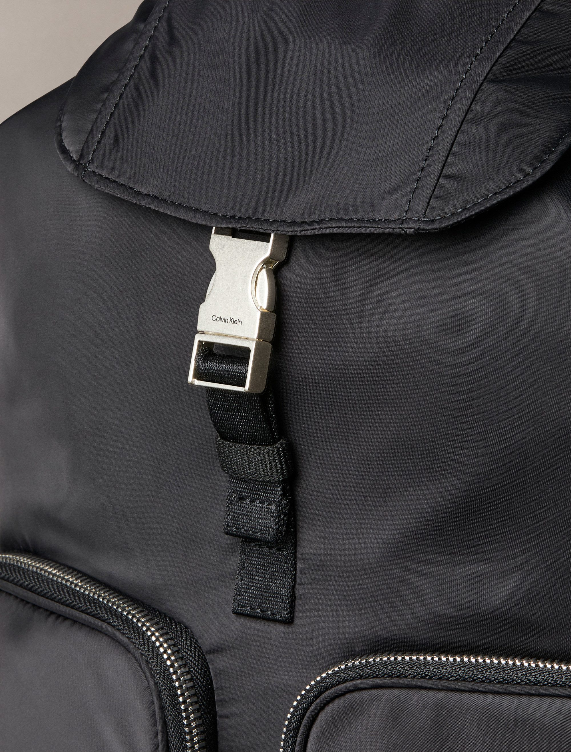 Calvin Klein Rucksack POCKET NYLON FLAP BACKPACK, Freizeitrucksack, Cityrucksack mit zwei Fronttaschen