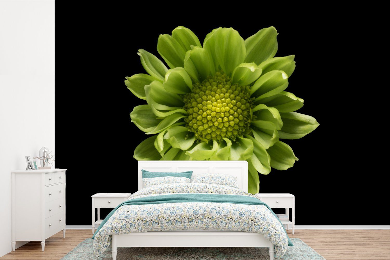 MuchoWow Fototapete Eine Nahaufnahme der Chrysanthemenblüte vor schwarzem Hintergrund, Matt, bedruckt, (6 St), Wallpaper für Wohnzimmer, Schlafzimmer, Kinderzimmer, Vinyl Tapete