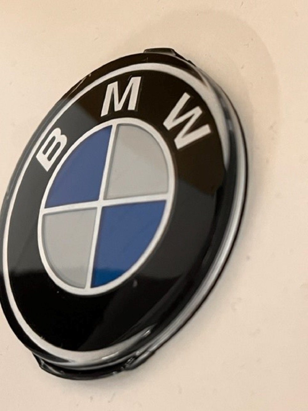 ORIGINAL BMW EMBLEM LOGO für die MOTORHAUPE incl. TÜLLEN 1er 3er