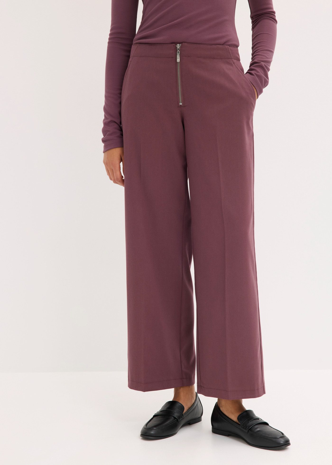 bonprix Bundfaltenhose in kakaobraun, mit Bundfalten, Barrel-Schnitt, Loose Fit