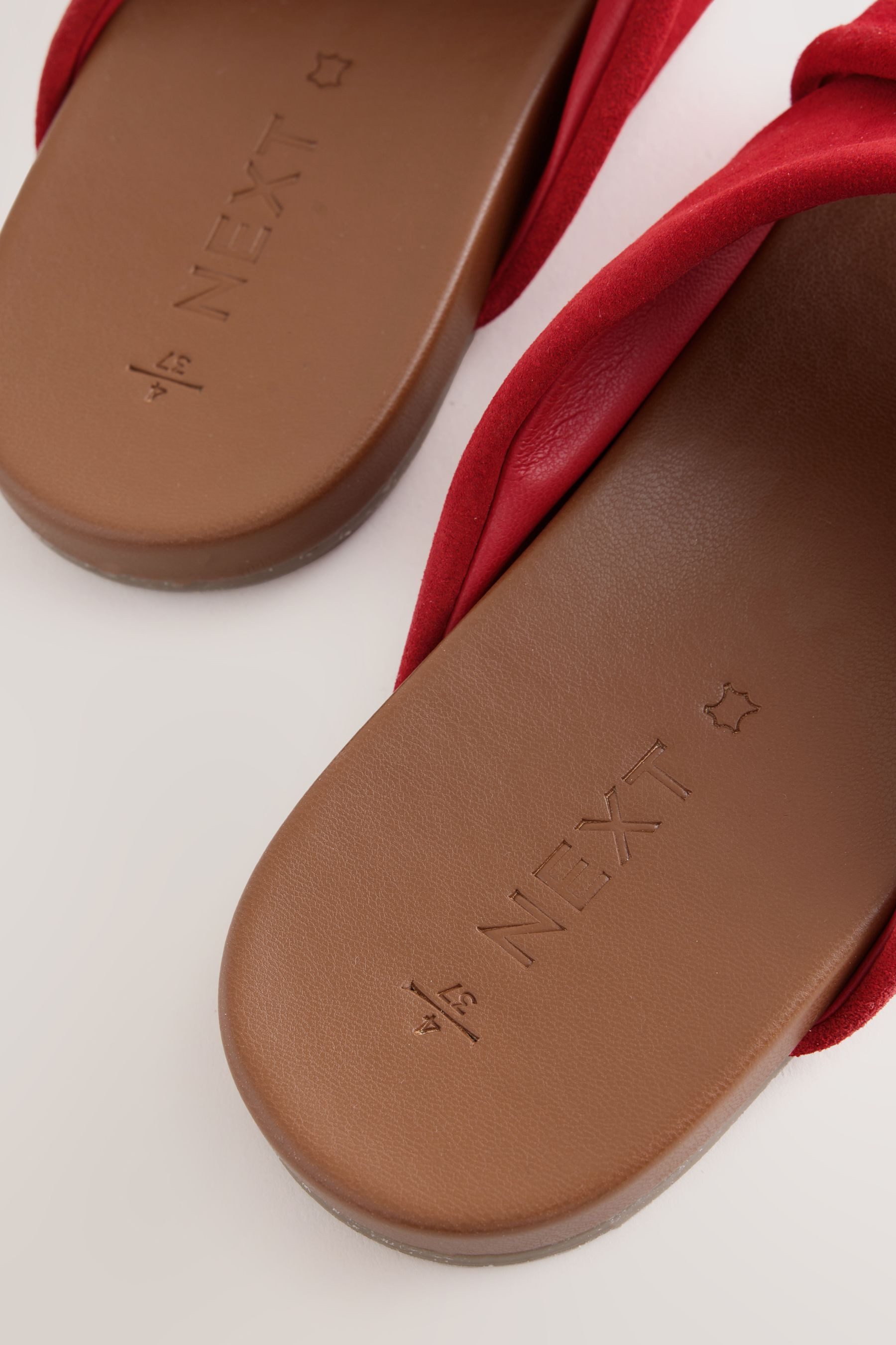Next Sandalen mit Drehdetail und Fußbett Sandale