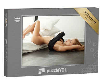 puzzleYOU Puzzle Aktfotografie auf Holzdielen, 48 Puzzleteile, puzzleYOU-Kollektionen Erotik