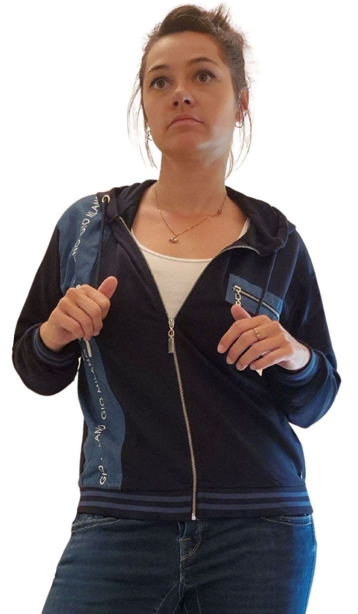 Gio Milano Kurzjacke G30-9100, mit Jeans Patch Kapuze mit Tunnelzug, Zierreißverschluss linke Brust, Rippbündchen