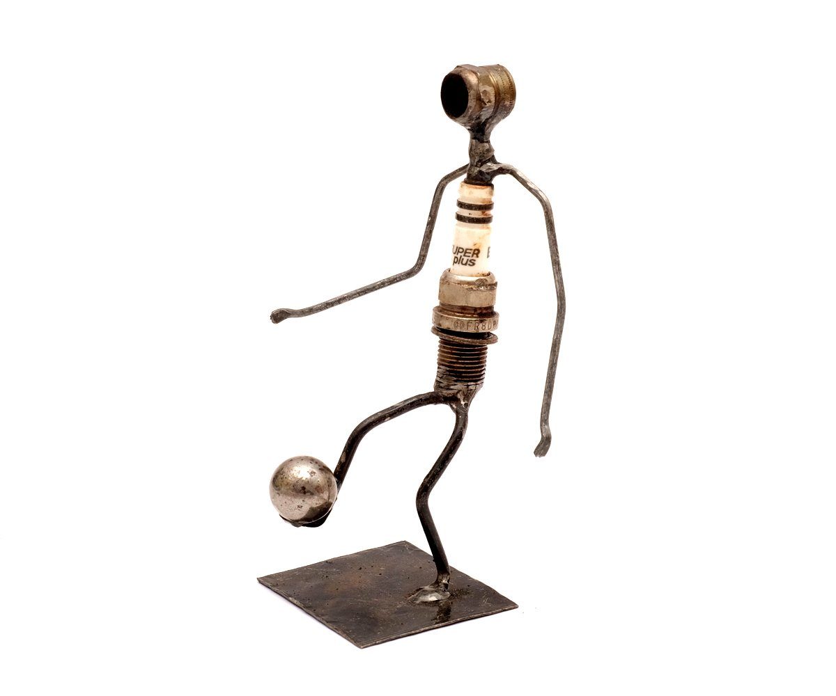 Brillibrum Dekofigur Metallfigur Zündkerzen Figur Upcycling Metallfigur Deko Metall (1 St)