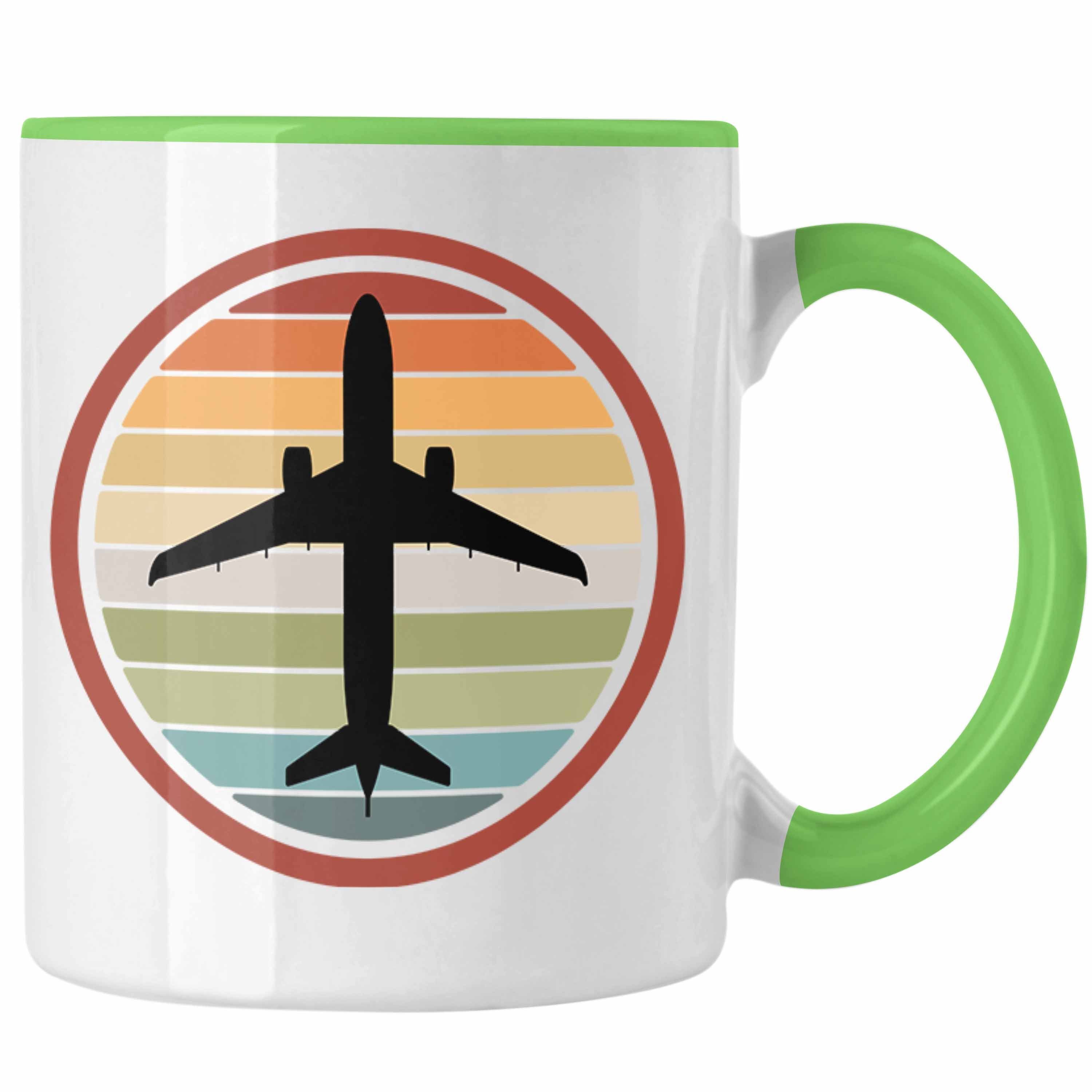 Trendation Tasse Trendation - Pilot Geschenk Tasse Flugzeug Fliegen Geschenkidee Piloten Kaffeetasse Flugzeug Grafik Grün