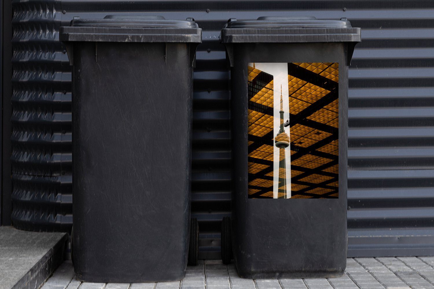 MuchoWow Wandsticker Gold - Reflexion Dach Container, (1 Sticker, Mülltonne, Mülleimer-aufkleber, Abfalbehälter - St)
