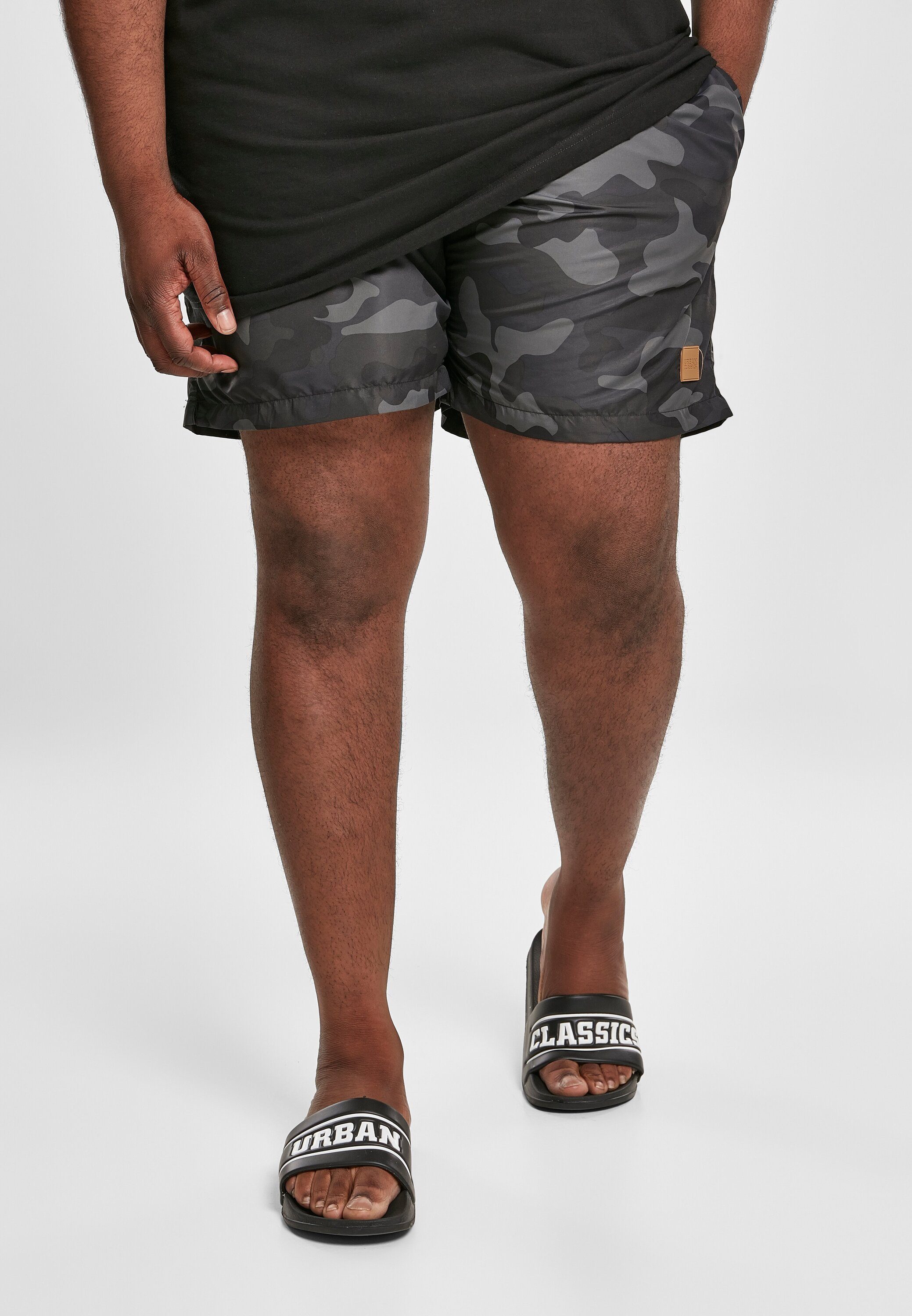 URBAN CLASSICS Badeshorts Herren Swim Shorts blk/darkcamo