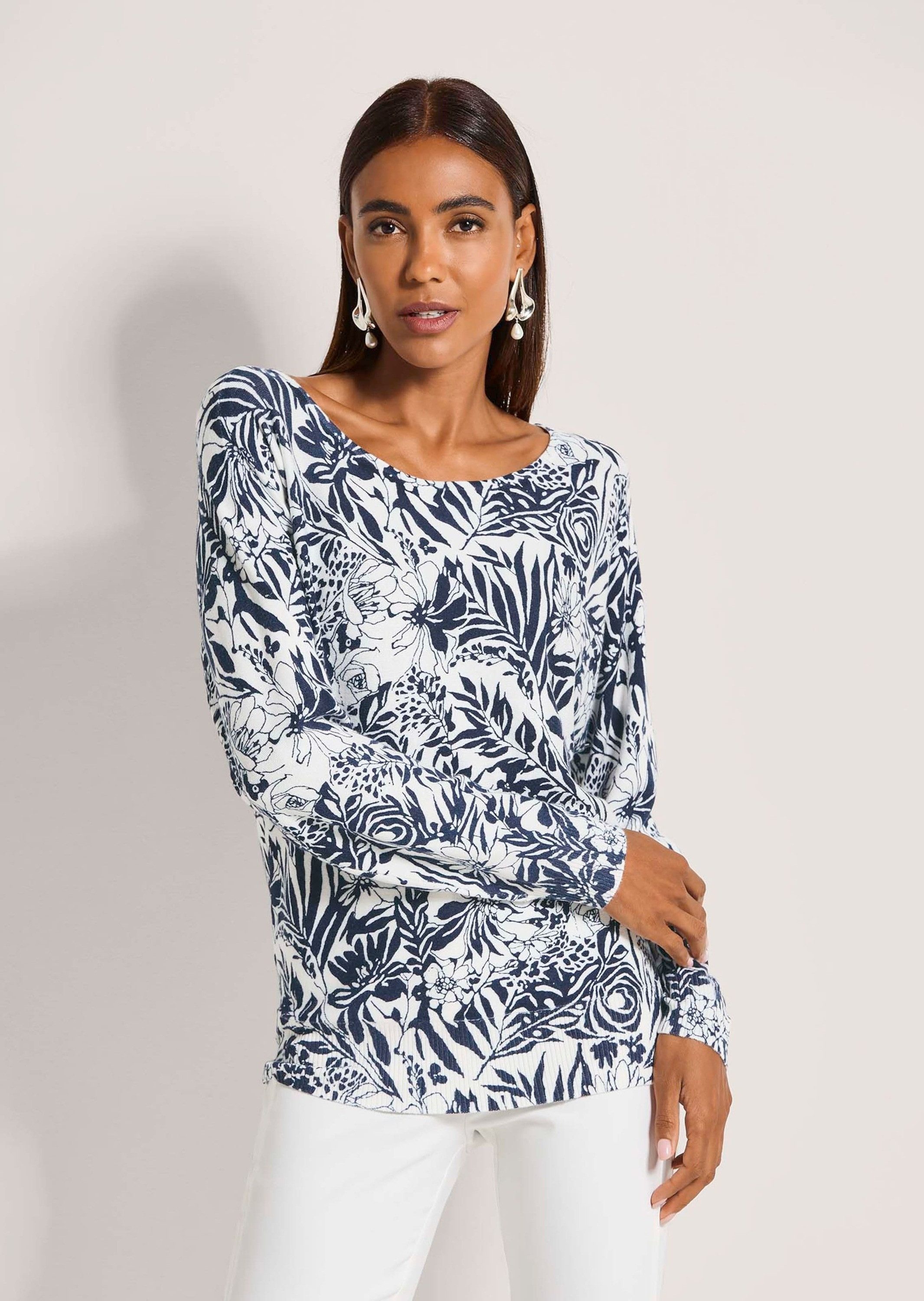 MADELEINE Strickpullover Viskoseshirt mit floralem Muster Sommerpullover mit U-Boot-Ausschnitt, breiten Bündchen und Langarm
