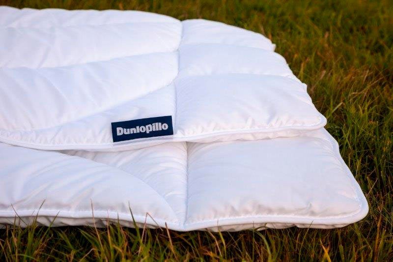 Dunlopillo Microfaserbettdecke Home Bettdecken Sommer und Winter, Füllung: Polyester, Bezug: Polyester, Bettdecke 135x200, 155x220cm, feuchtigkeitsregulierend