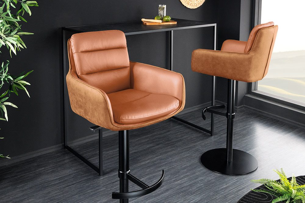 riess-ambiente Barhocker BIG GEORGE cognac - Echtleder, 360° drehbar, Metall-Fuß, mit Armlehne (Einzelartikel, 1 St), höhenverstellbar, mit Autoreturn & Fußablage – ideal für Deinen Tresen
