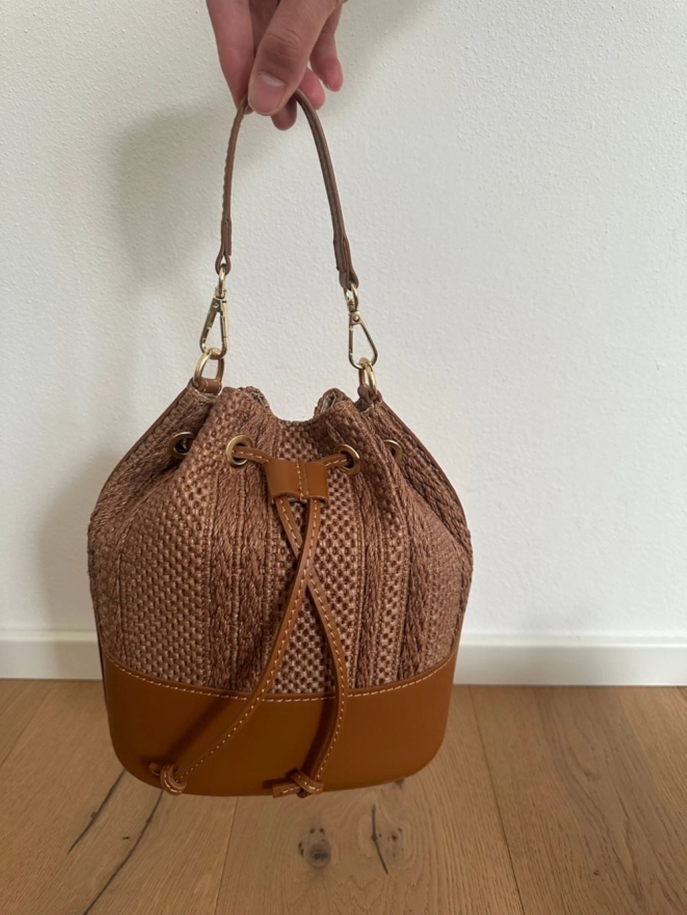 Handtasche Elegante Raffia Bucket-Bag aus Italien