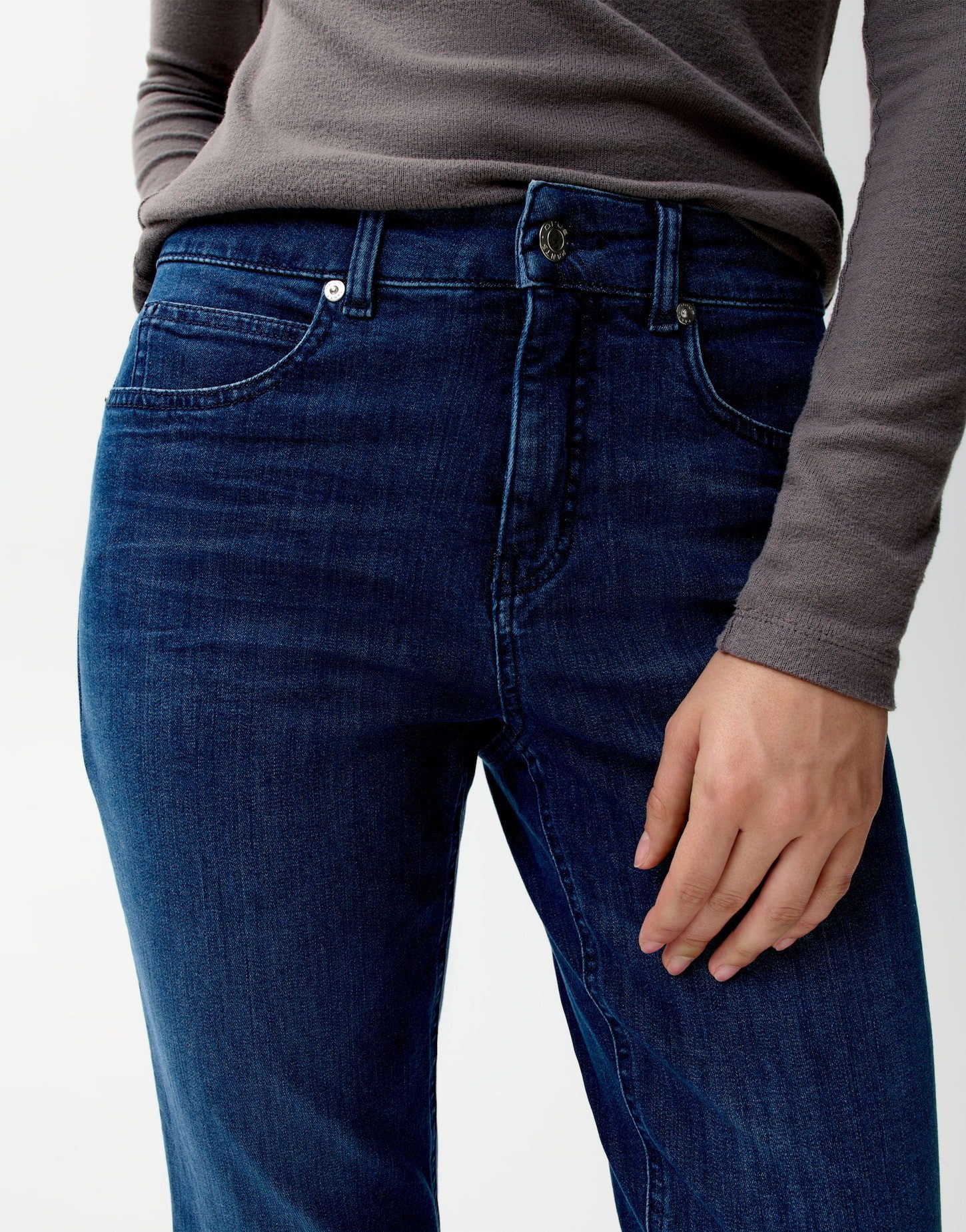 OPUS PANTS Slim-fit-Jeans MELLY BASE Slim Jeans mit Powerstretch Mid Rise Vielseitig kombinierbar für Looks – Bild 4 von 5