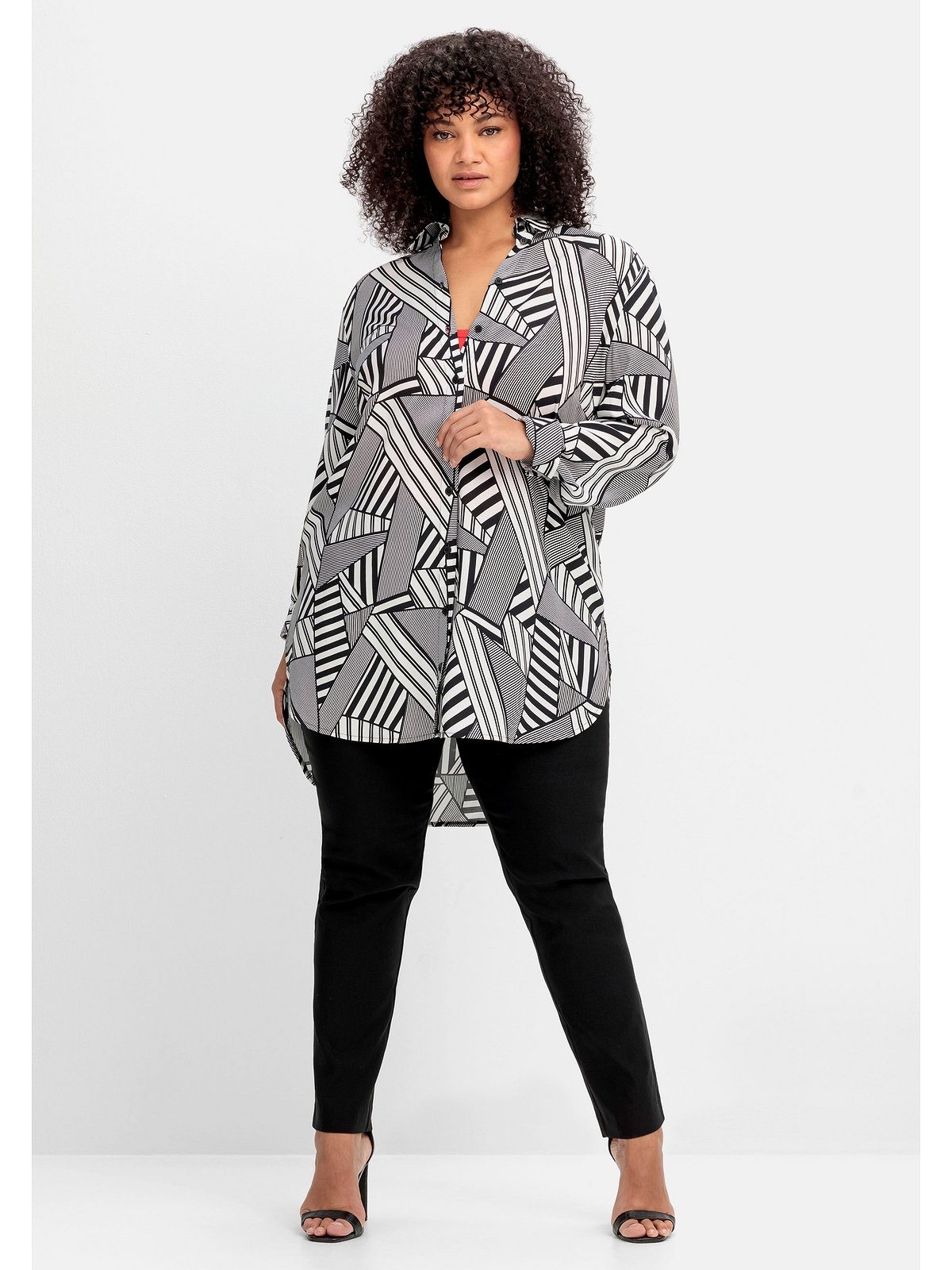Sheego Longbluse Große Größen und grafischem Muster Hemdkragen mit