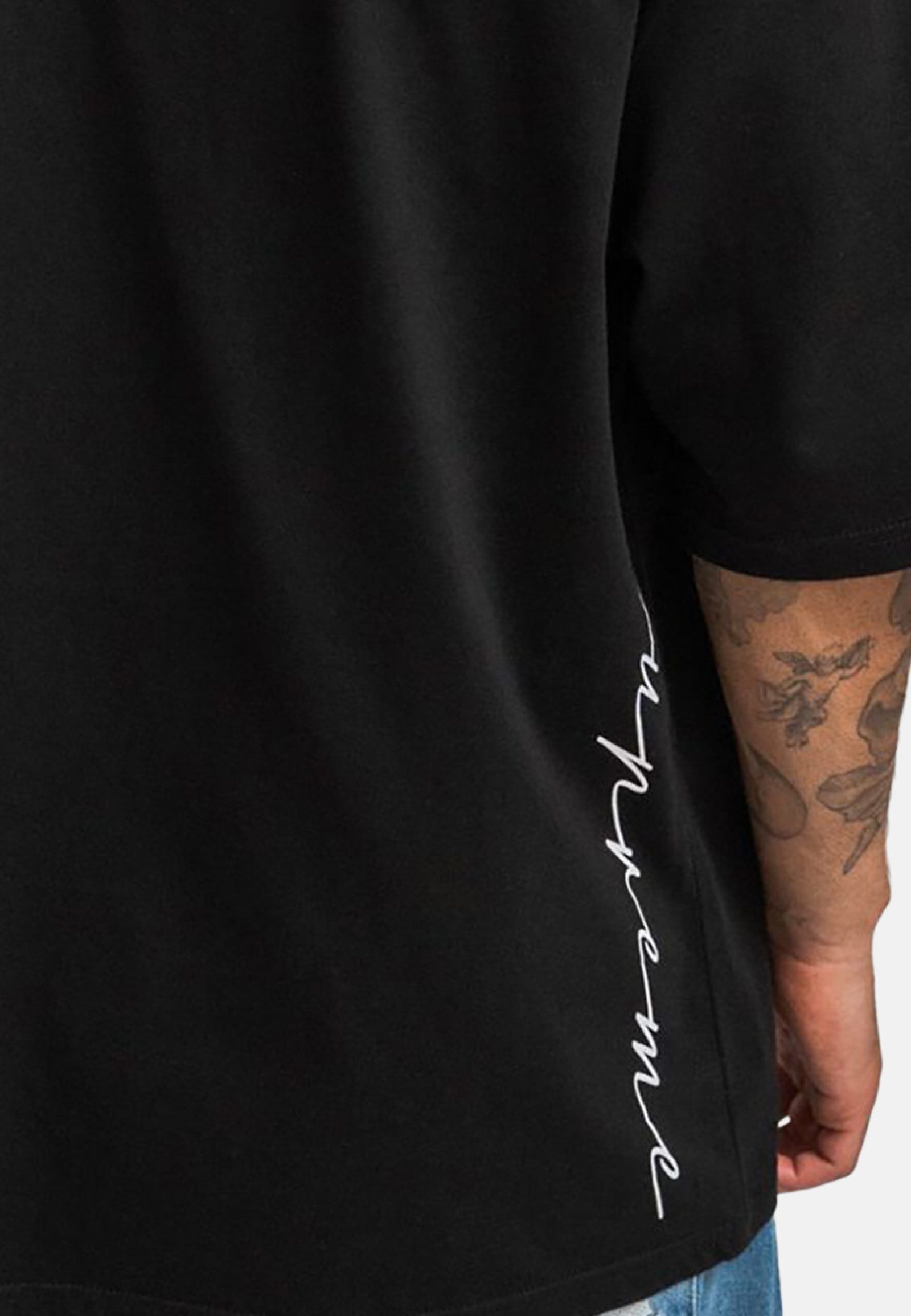 DADA Supreme T-Shirt Oversize Passform mit Frontstickerei und für Herren Bio-Baumwolle nachhaltig Normal Fit Rundhals Kurzarm Logo – Bild 2 von 5