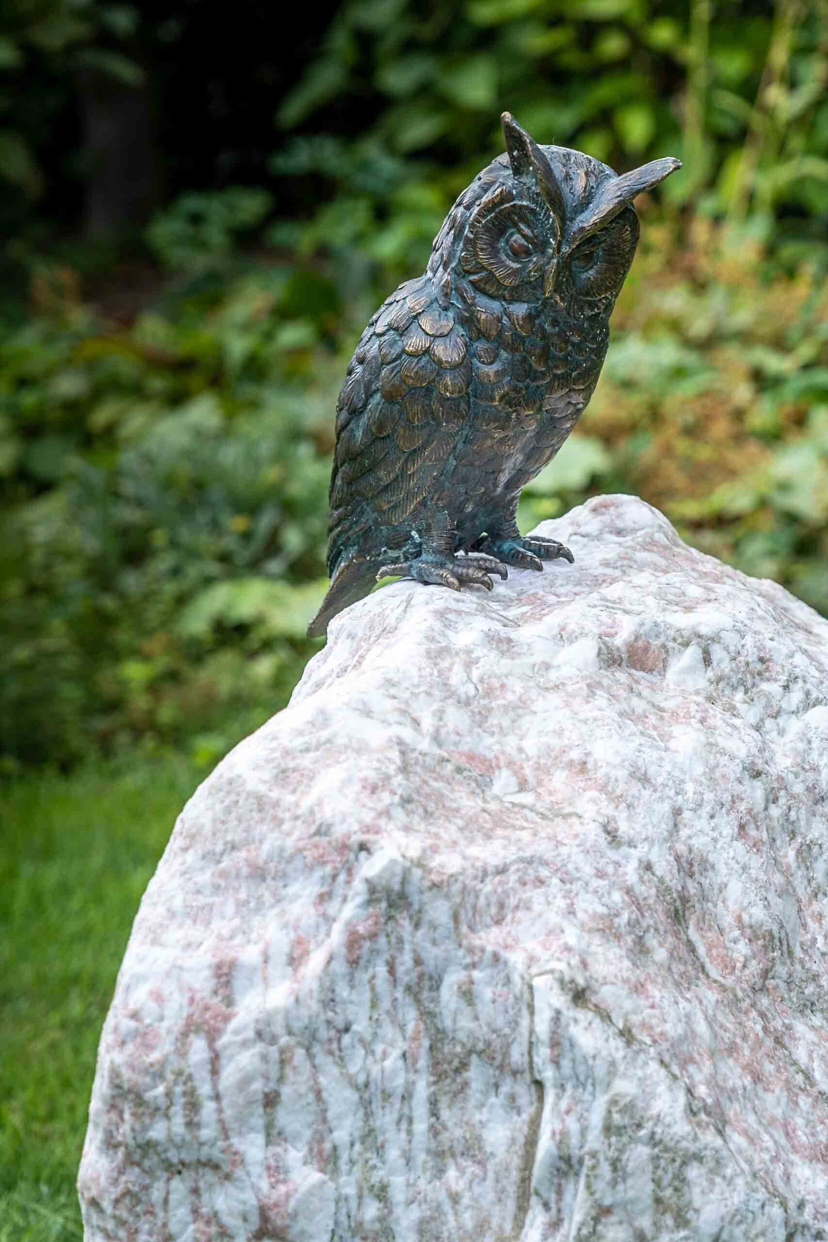 IDYL Gartenfigur IDYL Rottenecker Bronze-Skulptur Waldohreule auf Rosariosäule, Bronze