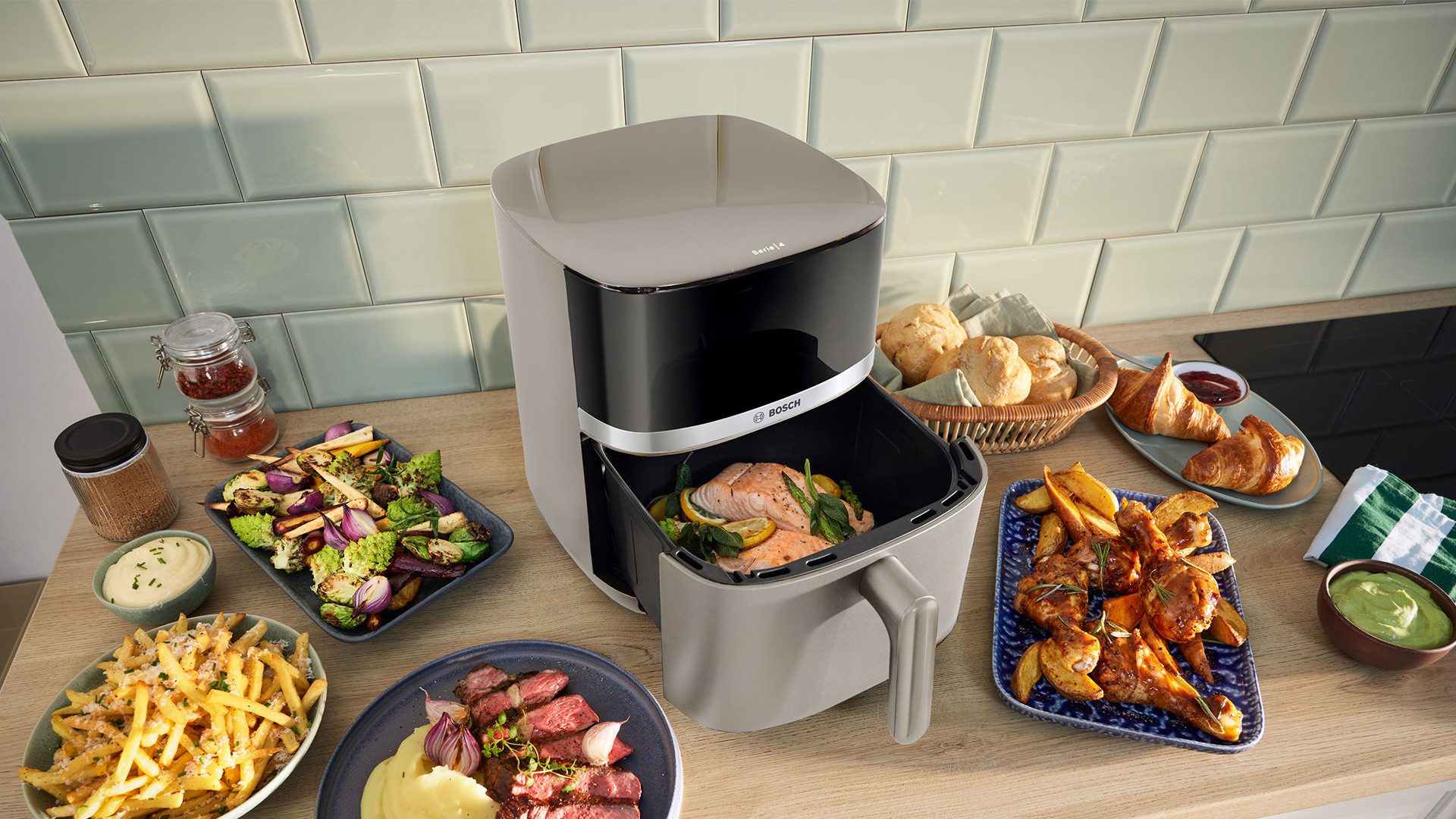 BOSCH Heißluftfritteuse Air Fryer Serie 4, MAF462C0, 6,1l, 2 Heizelemente, 7 Programme, creme, 2050 W, Auftaufunktion, Korb/Gitter spülm.geeignet – Bild 4 von 5