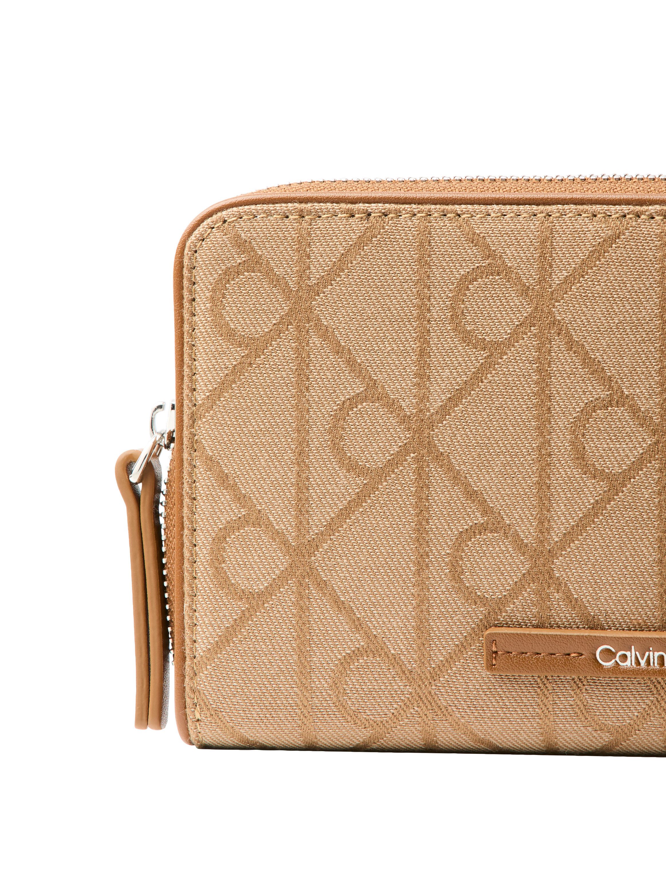 Calvin Klein Geldbörse EMBLEM AOP JCQRD PASSPORT WALLET, Damen Geldbeutel, Portemonnaie mit Reißverschluss