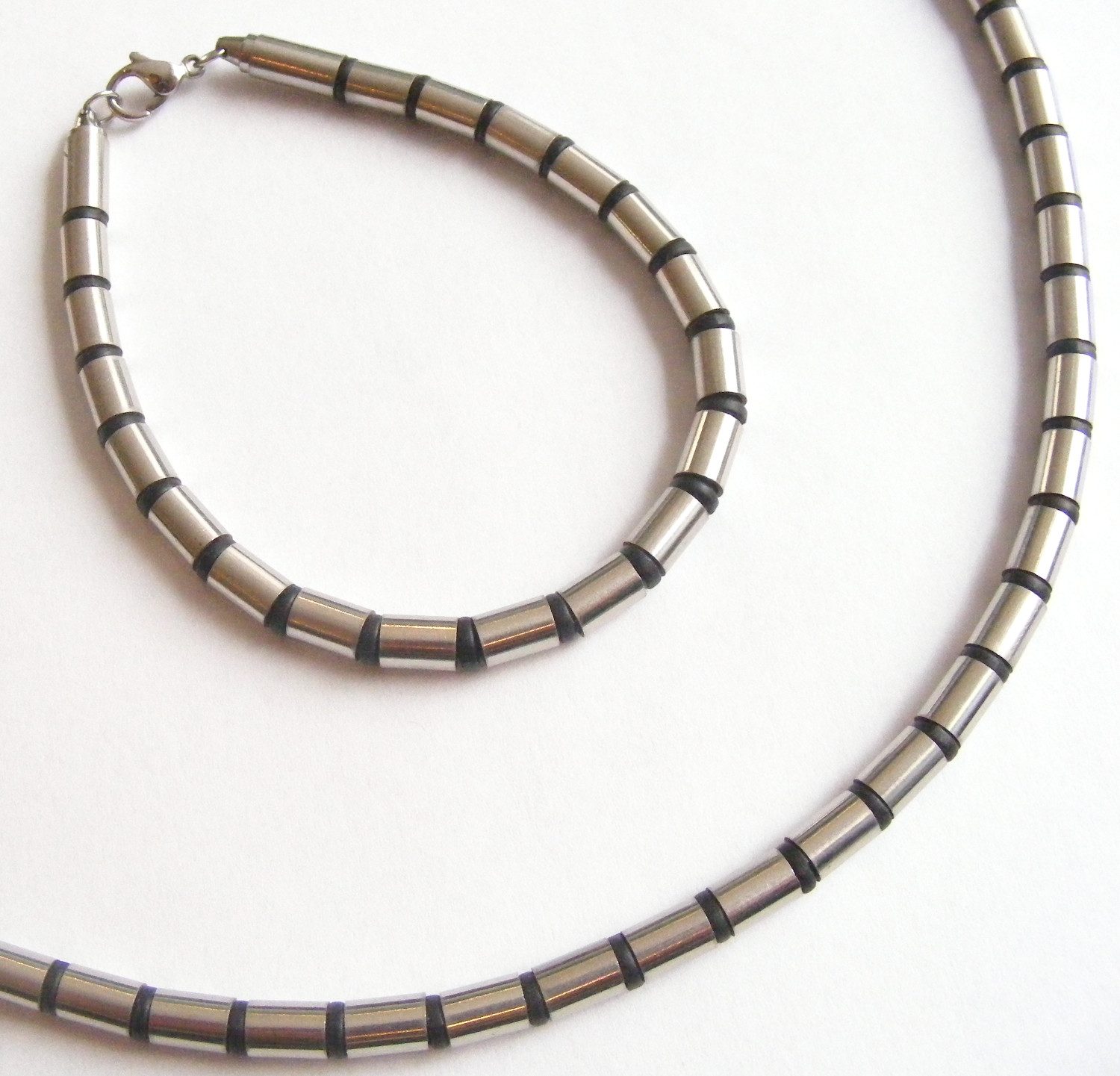 Kingka Ketten und Armband Set Männer Set, Armband, Kette, Edelstahl, schwarzer Kautschuk (Set, 2-tlg., incl. Schmuckbox), Herren Schmuck Set, perfekte Geschenkidee zu Geburtstag, Weihnachten