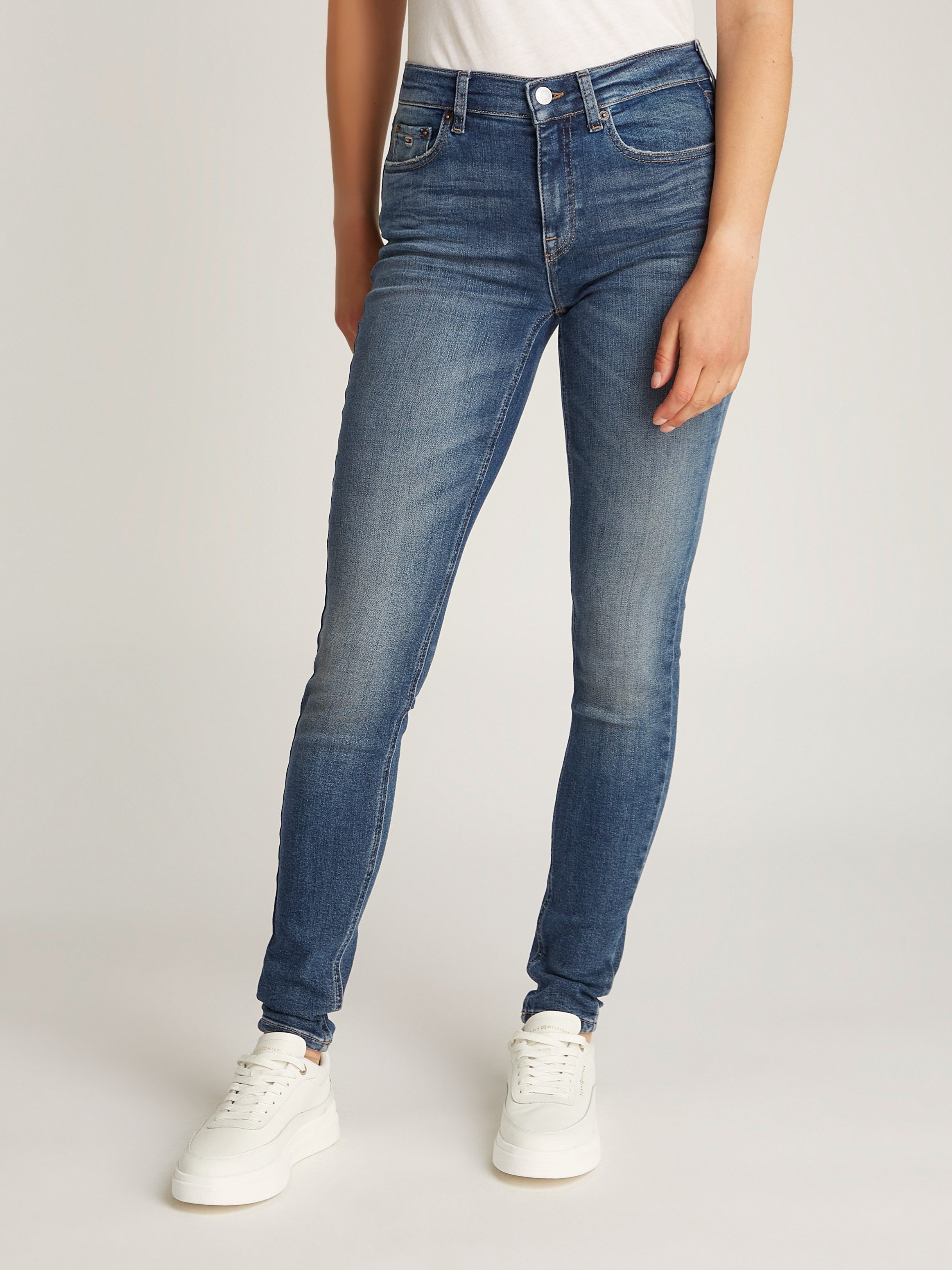Tommy Jeans Skinny-fit-Jeans "NORA MR SKNY", mit Waschung, mit Logo-Badge günstig online kaufen