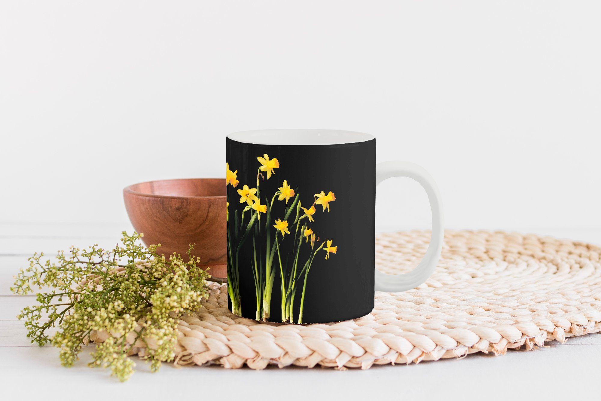 Zwiebeln Teetasse, Hintergrund, schwarzem Keramik, auf Mehrere Teetasse, Tasse Geschenk Narzissen MuchoWow mit Becher, Kaffeetassen,