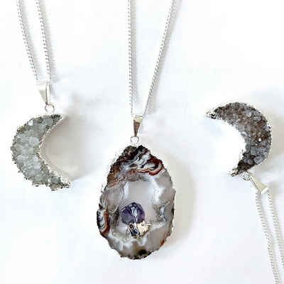Crystal and Sage Jewelry Kette mit Anhänger Achat Edelsteinkette mit Achatscheibe und kleinem Amethyst