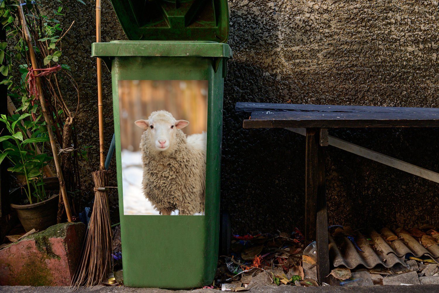 Mülltonne, Schnee - - Sticker, Container, St), Wolle Wandsticker Abfalbehälter Schafe (1 MuchoWow Mülleimer-aufkleber,