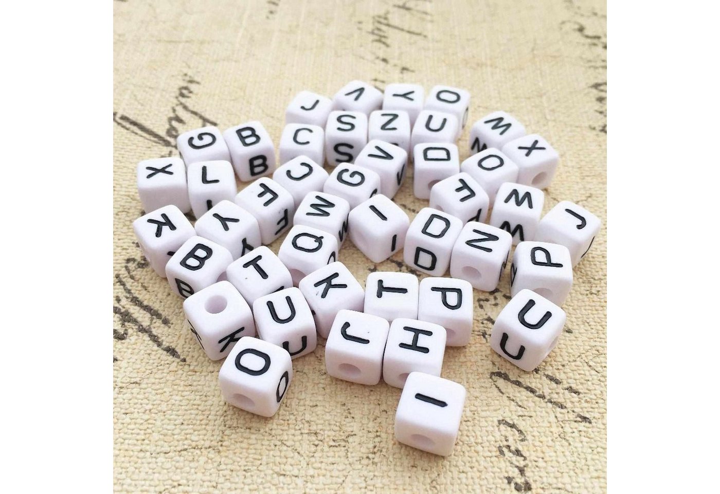Thumbnail - Kopper-24 Bastelperlen Buchstaben Perlen, 30 Stück, 6x6 mm, weiß mit schwarz, eckig, Buchstab, (30-tlg)