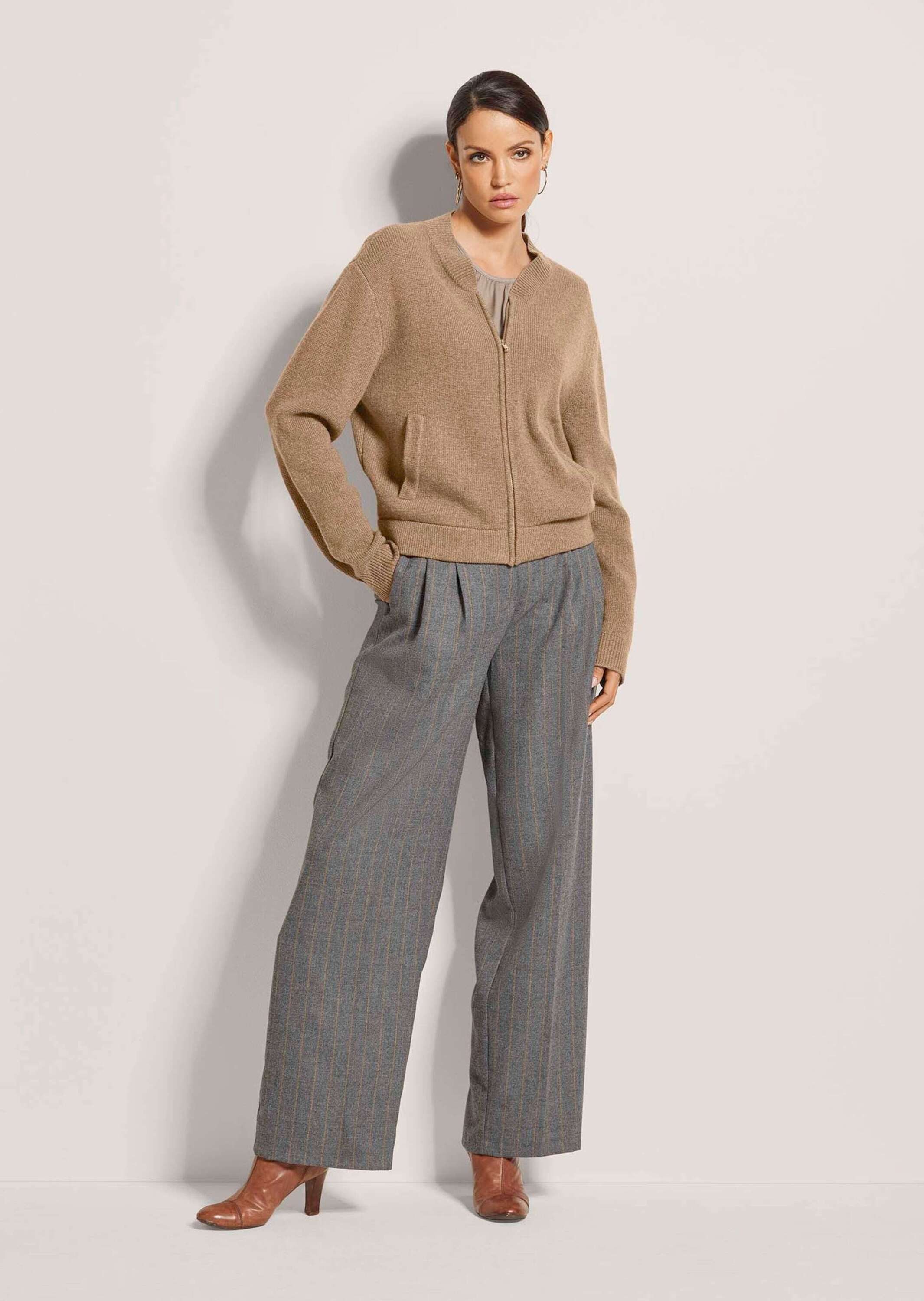 MADELEINE Strickjacke Sportiver Strick-Blouson mit Reißverschluss Eleganter Blouson mit Stehkragen und Zipper, Langarm